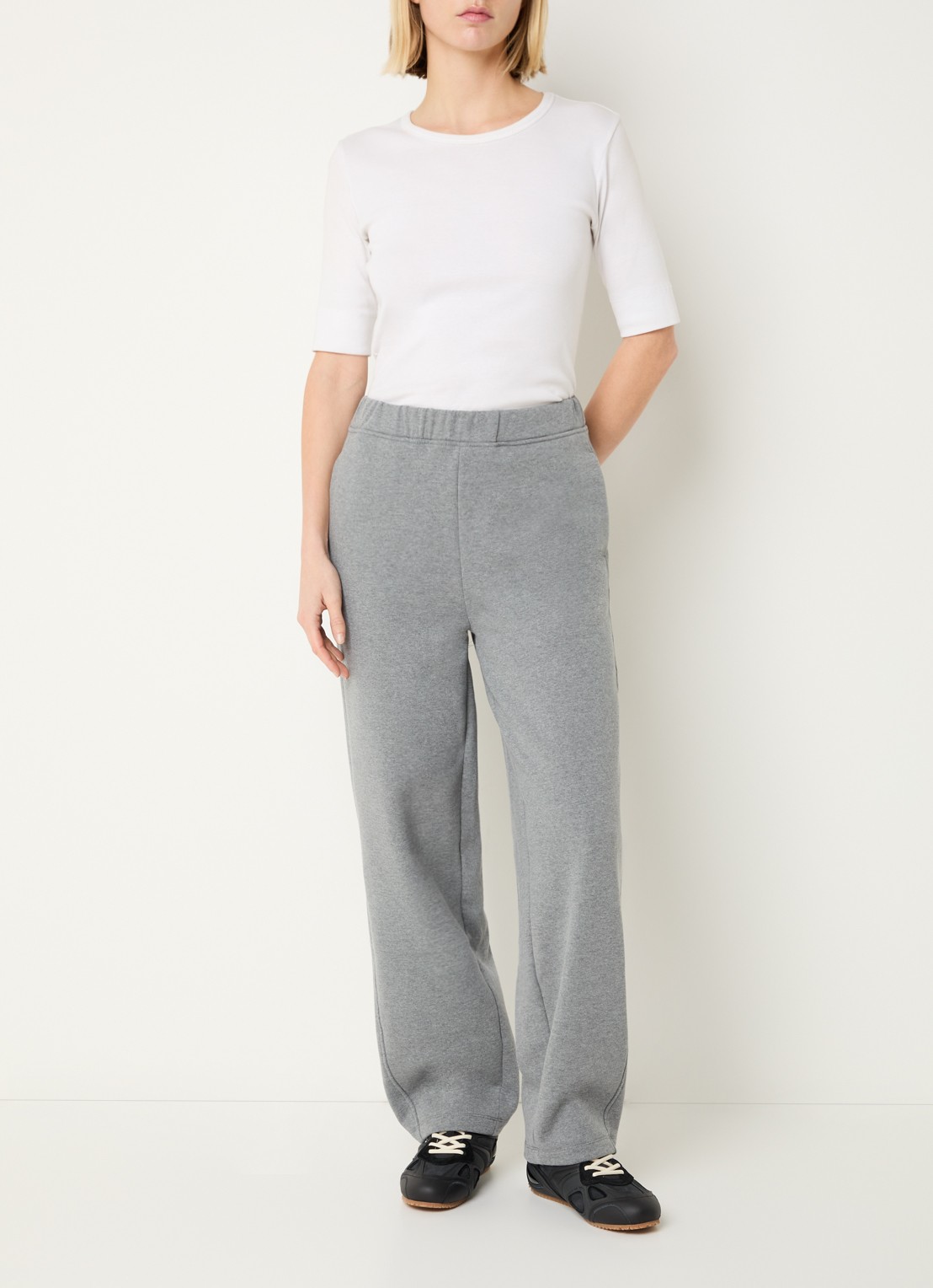 Selected Ari Gia high waist loose fit joggingbroek met elastische band en steekzakken - voorkant 3 grijsmele
