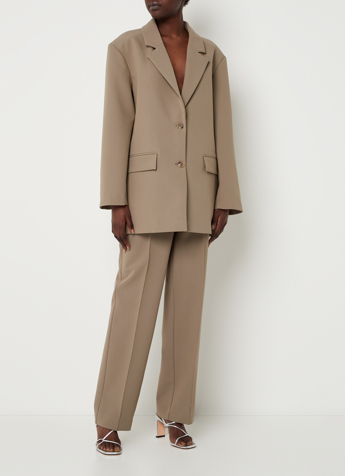 Selected Femme Vinnie oversized blazer met klepzakken  - voorkant 3 donker beige