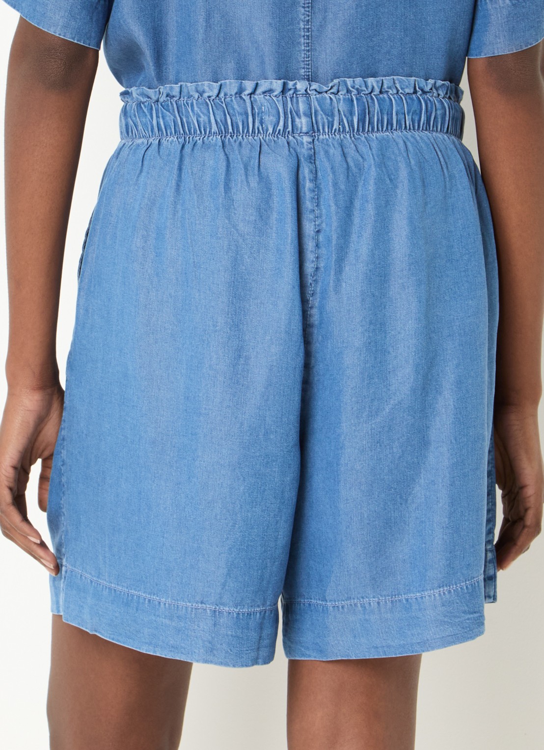 Selected Janna high waist loose fit korte broek met steekzakken - achterkant blauw