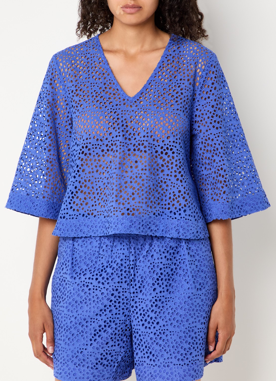 Selected Laerke semi-transparante top met broderie en V-hals - detail 3 lavendel