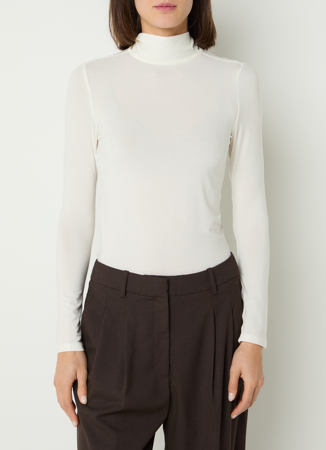 Selected Lina fijngebreide top in wolblend met sjaalkraag - detail gebroken wit