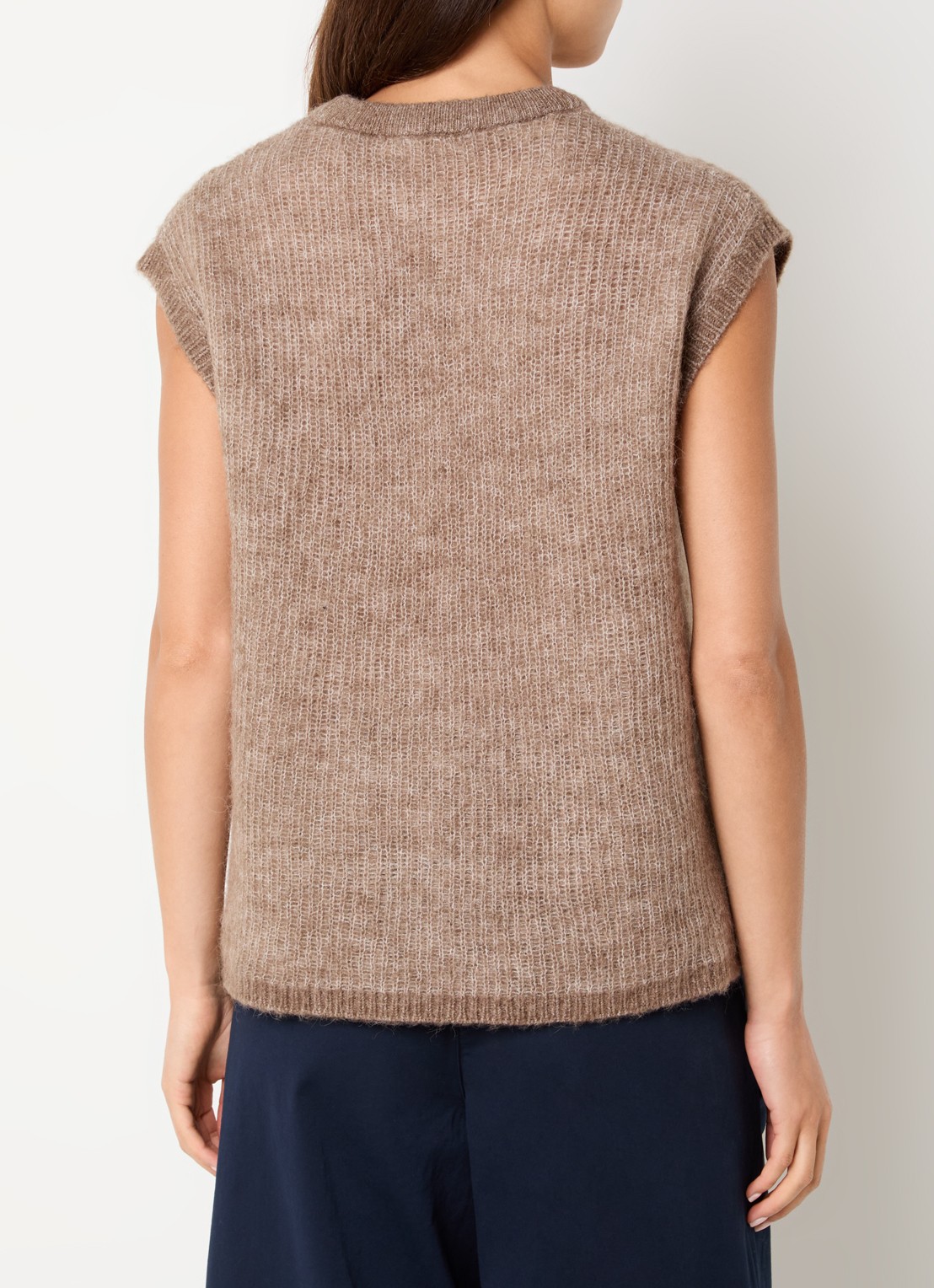 Selected Lulu grofgebreide mouwloze top in wolblend - achterkant donkerbeige