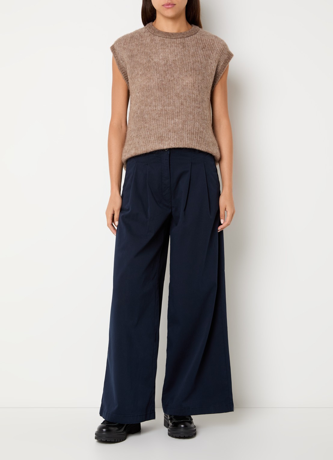 Selected Lulu grofgebreide mouwloze top in wolblend - voorkant 4 donkerbeige