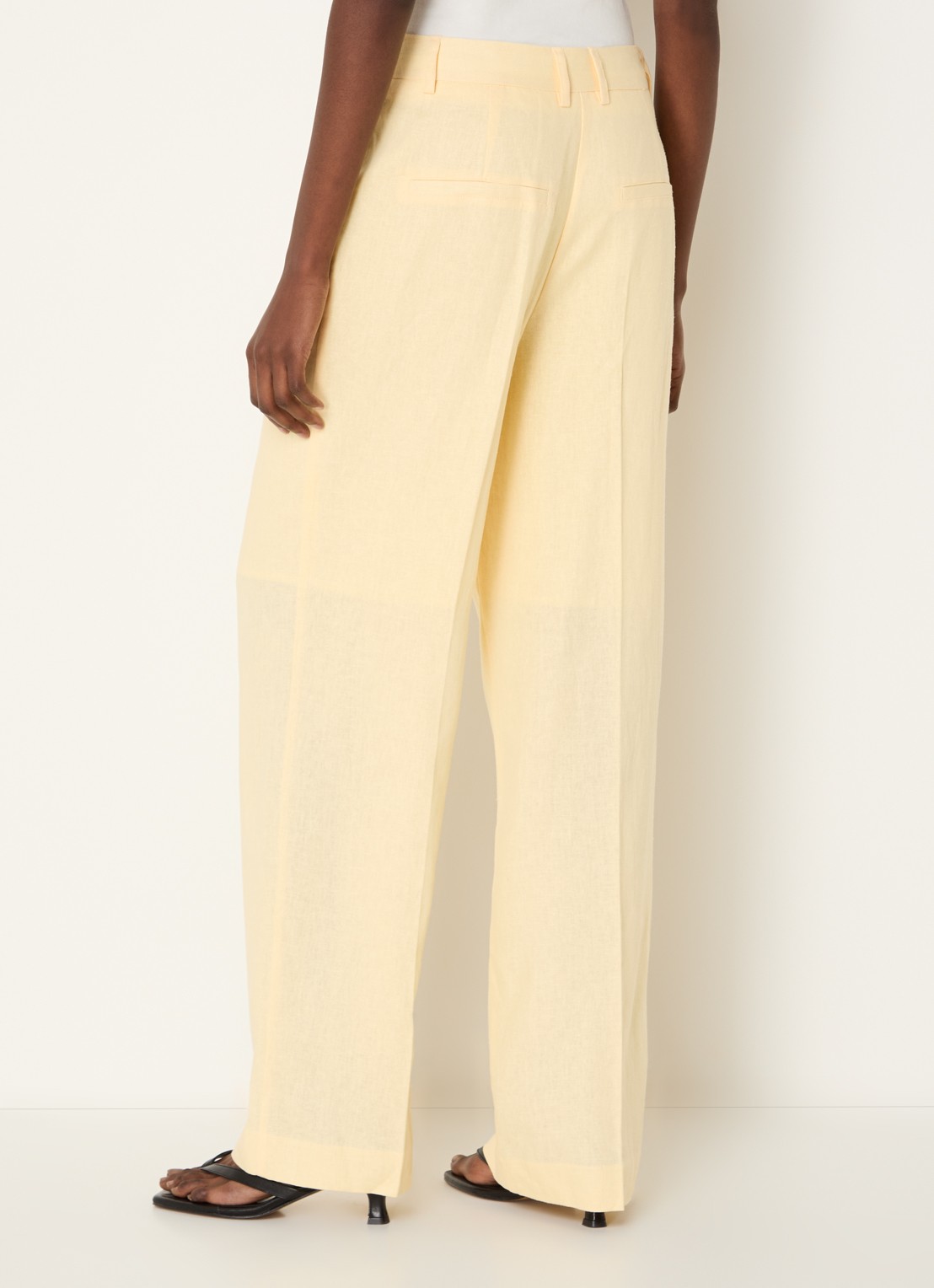 Selected Marlie high waist straight fit pantalon in linnenblend met paspelzakken - achterkant 3 lichtgeel