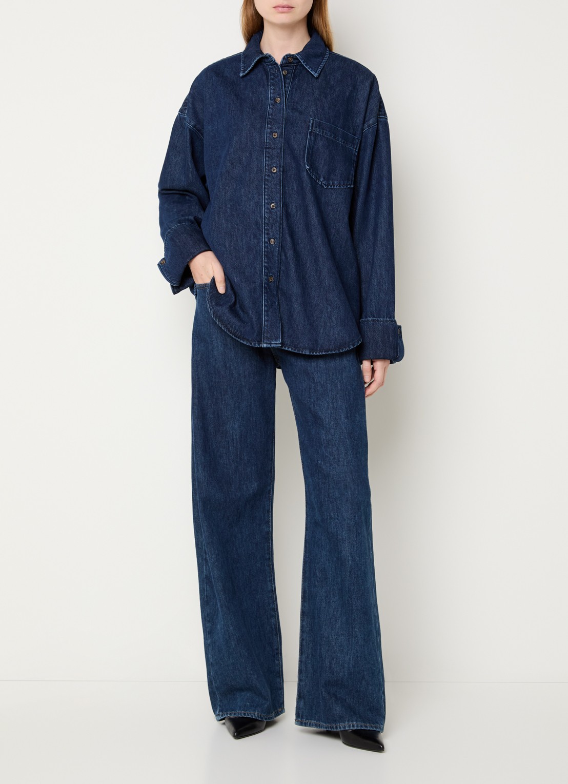 Selected Mella-Bora oversized blouse van denim  met borstzak - voorkant 3 royalblauw