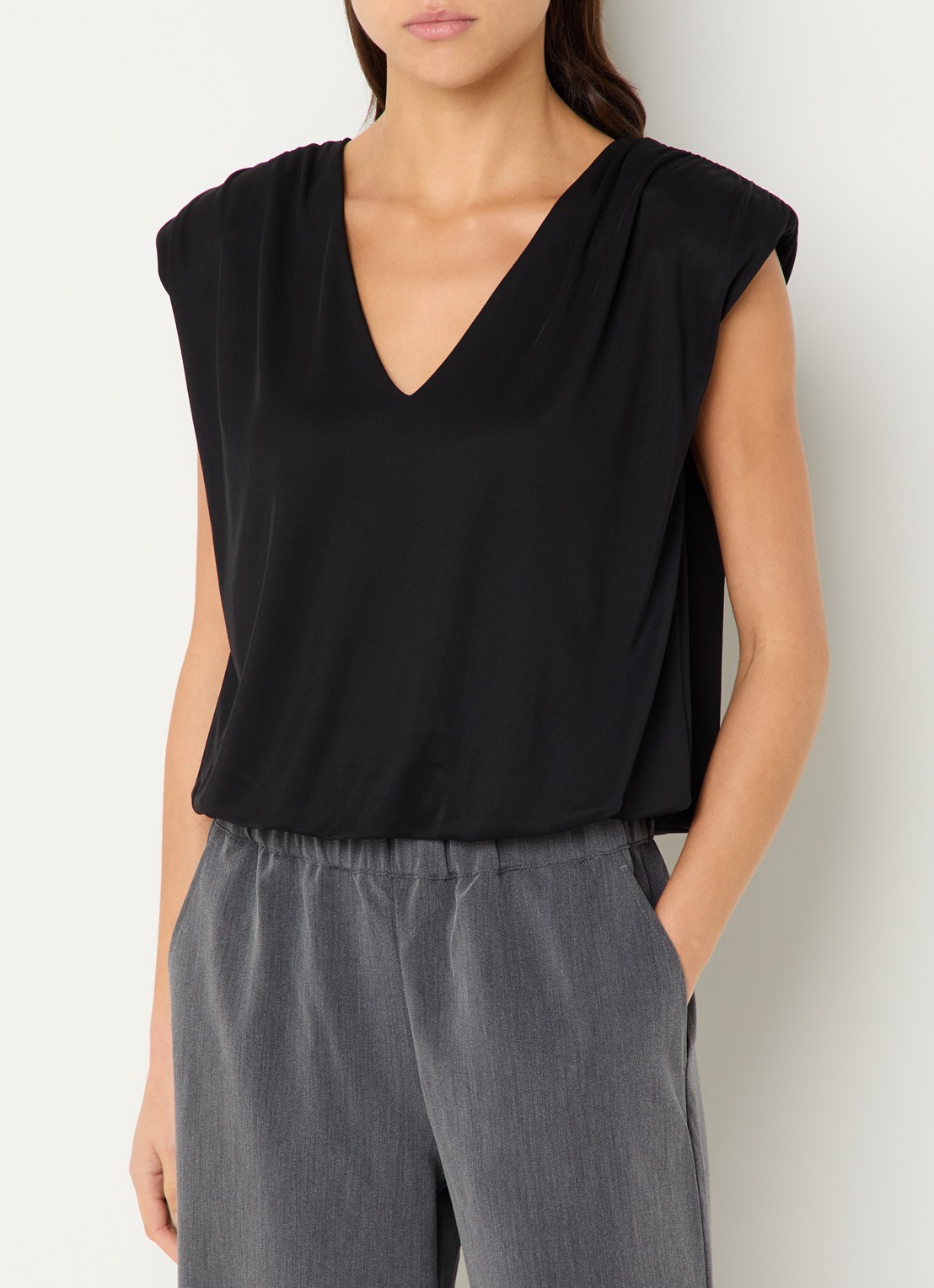 Selected Mira mouwloze top met schoudervulling - detail 2 zwart