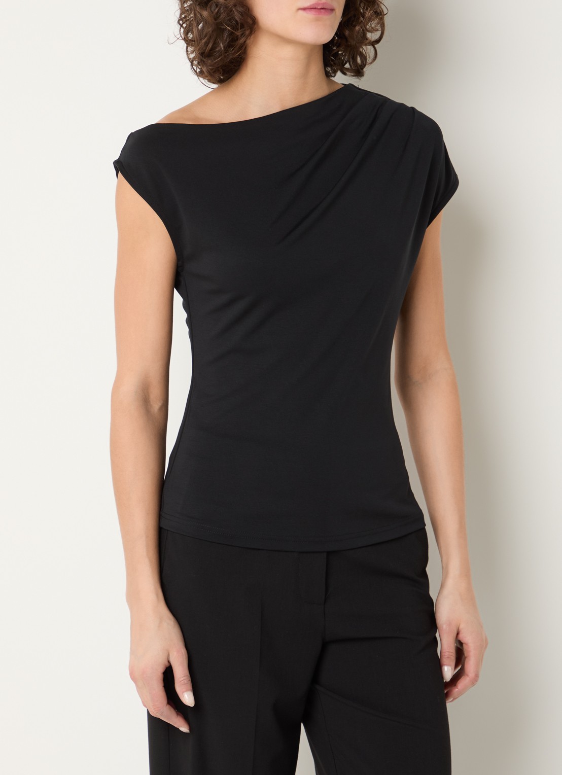 Selected Molly asymmetrische top met boothals - detail 4 zwart