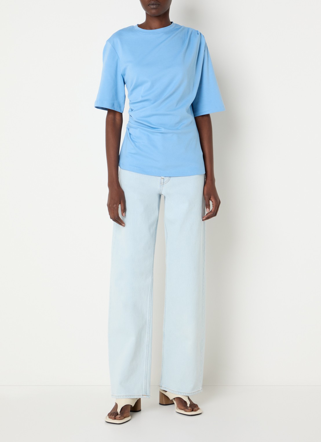 Selected Oline T-shirt met plooidetail en asymmetrische zoom - voorkant 2 lichtblauw