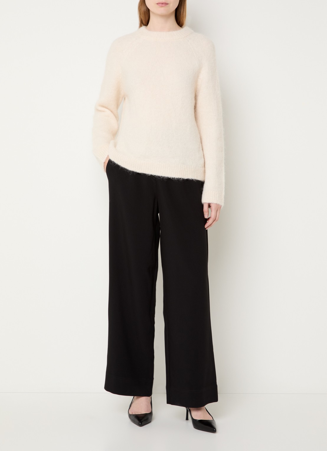 Selected Patricia mid waist wide fit pantalon met steekzakken - voorkant 3 zwart