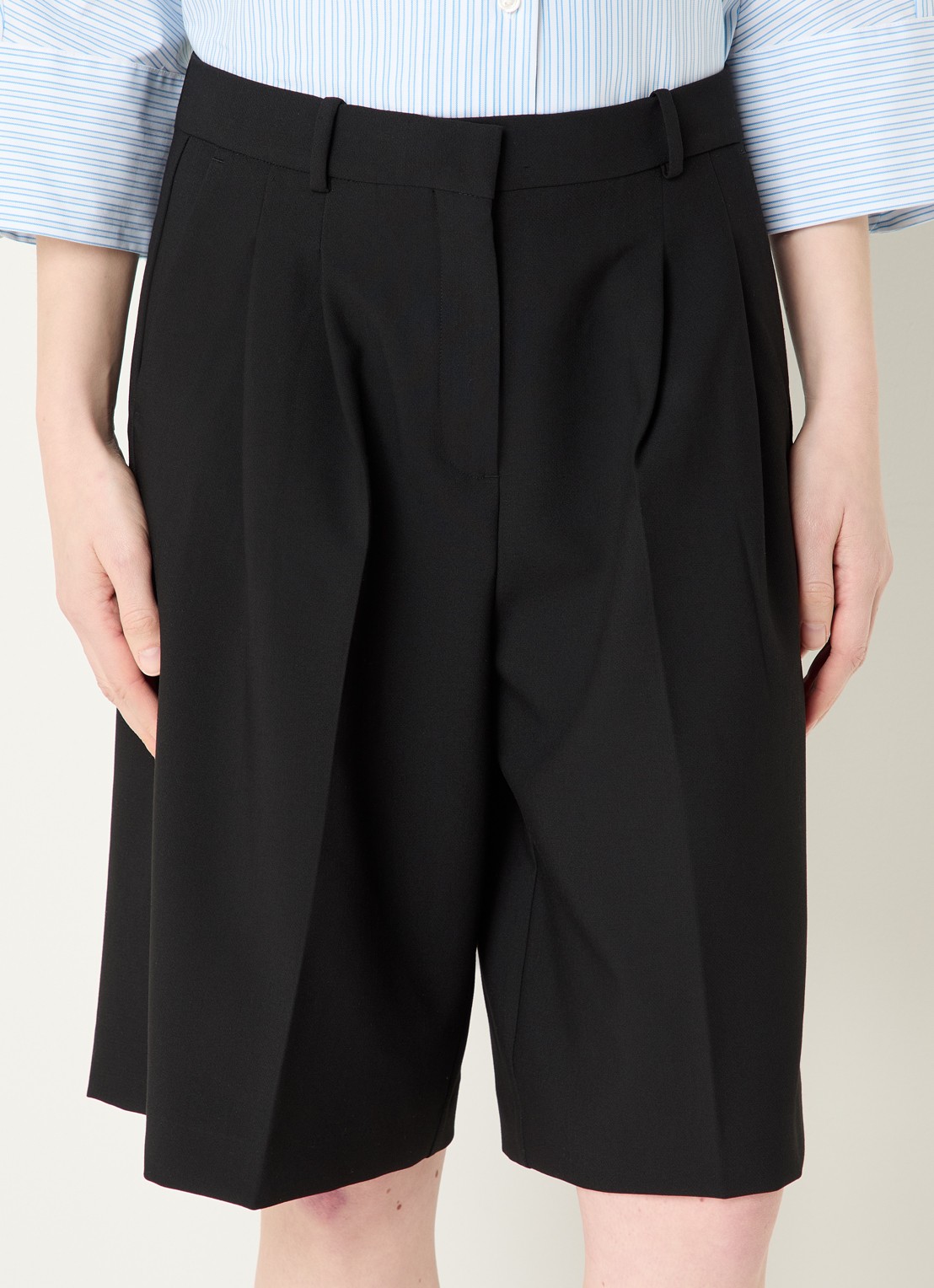 Selected Rita high waist wide fit korte broek met steekzakken - detail 4 zwart