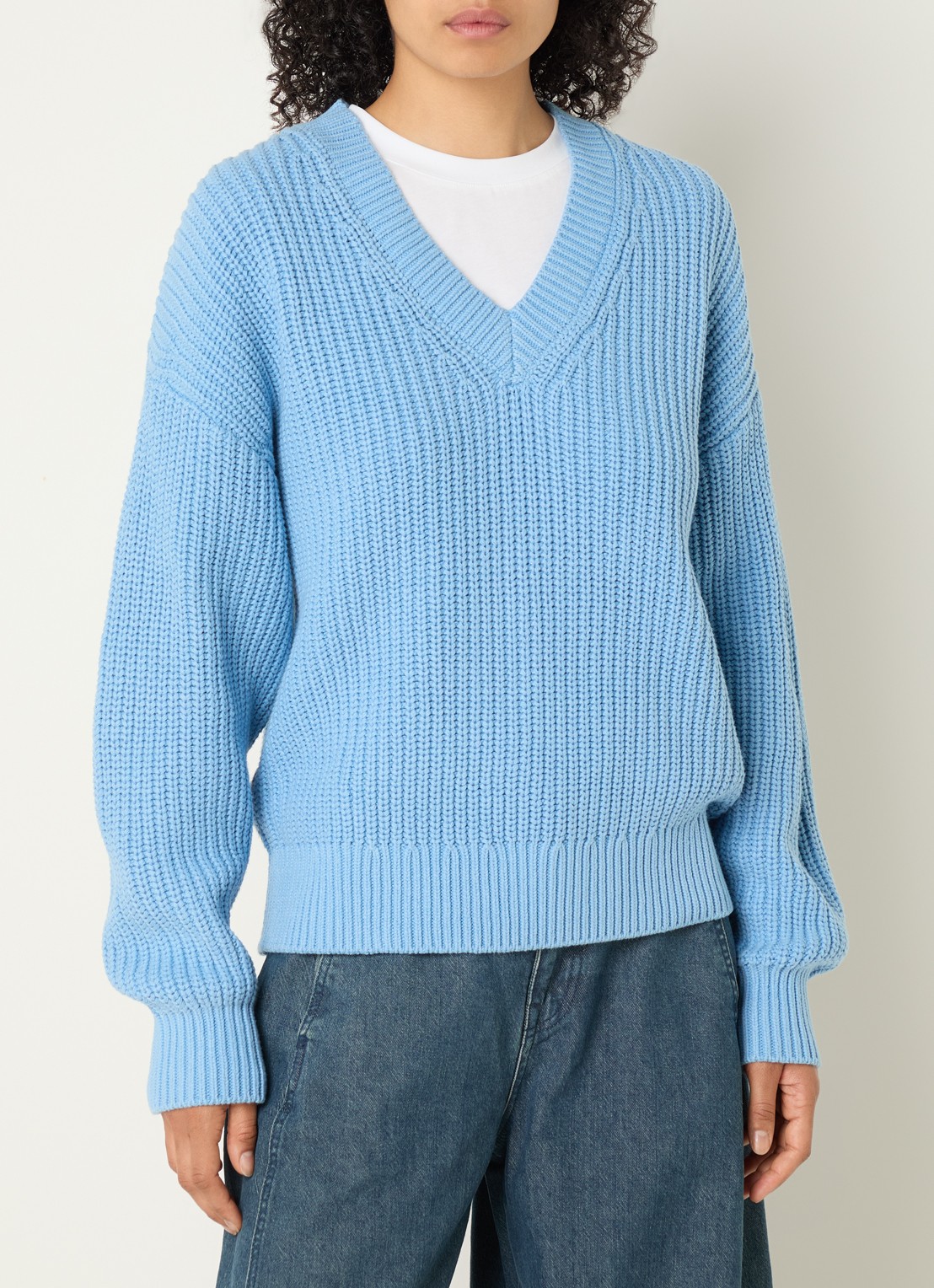 Selected Selma grofgebreide trui met V-hals - detail blauw