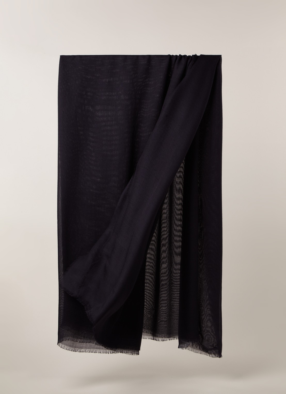 Semi-transparante sjaal 140 x 140 cm - voorkant 2 donkerblauw