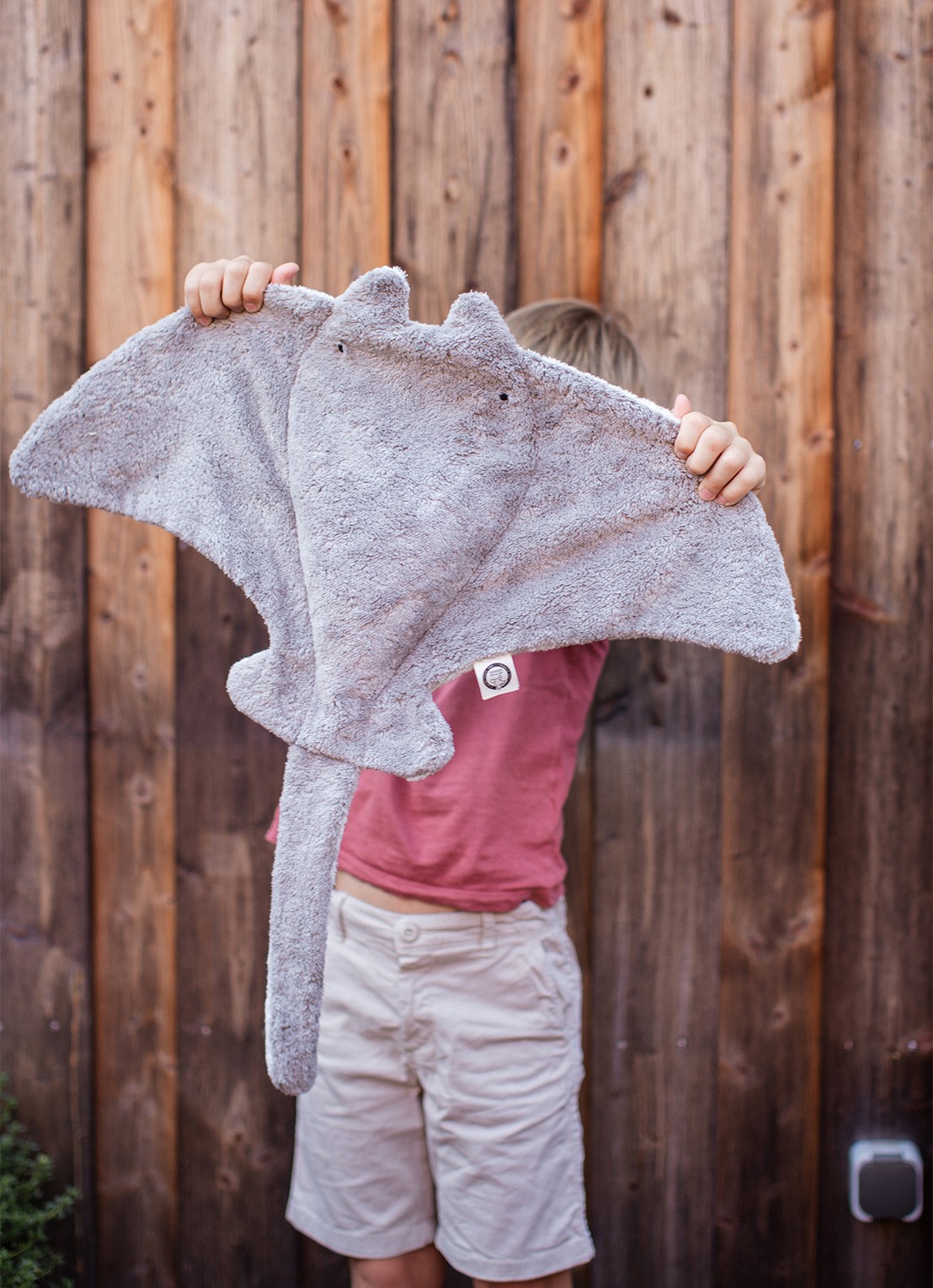 Senger Naturwelt Cuddly Animal Manta Large knuffel met warmtekussen 72 cm - voorkant 2 grijs