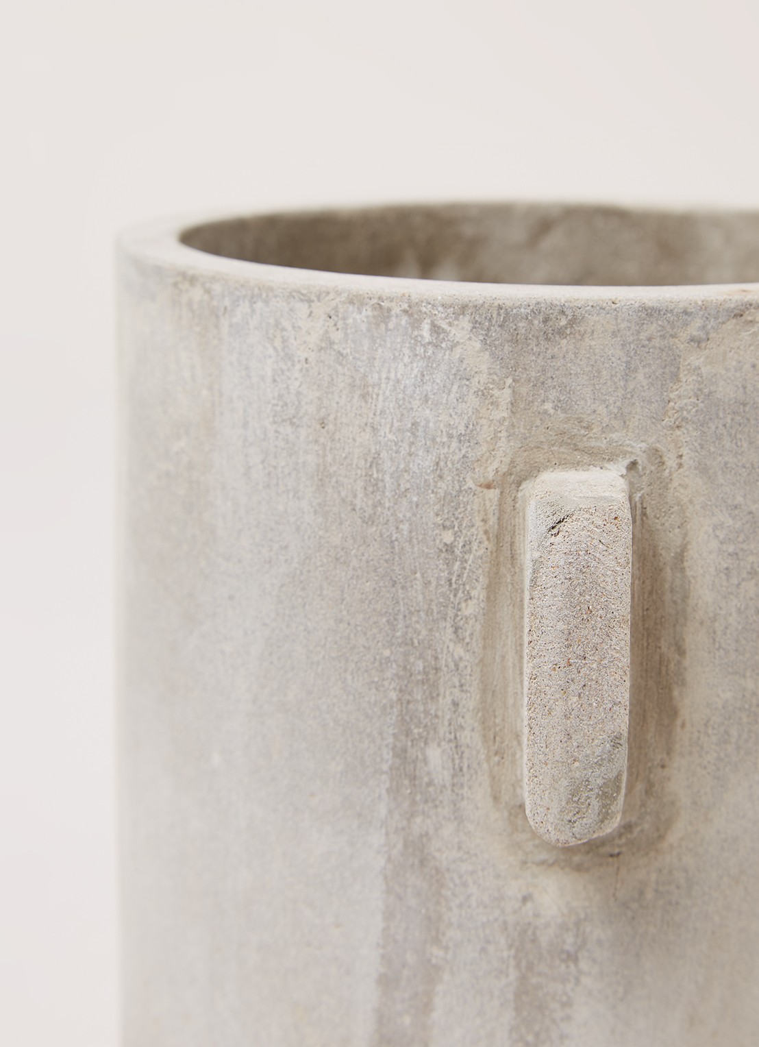 Serax Beton bloempot van aardewerk voor binnen Ø13 cm - detail 3 lichtgrijs