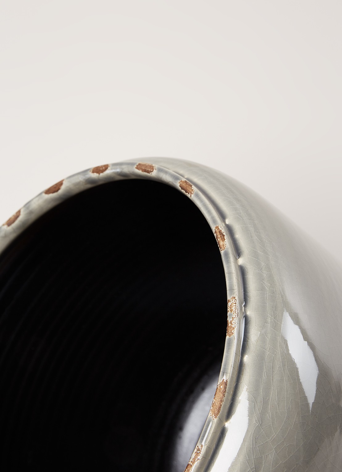 Serax Costa L bloempot van aardewerk voor binnen Ø25 cm - detail 3 lichtgrijs