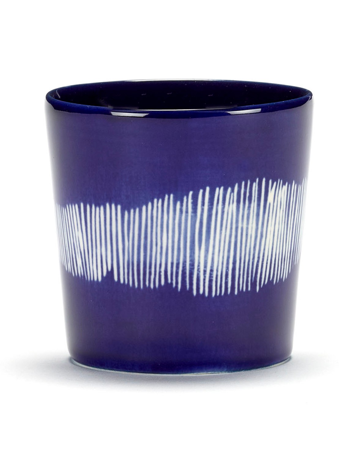 Serax FEAST Lapis Lazuli Swirl-Stripes koffiekopje 25 cl - voorkant donkerblauw