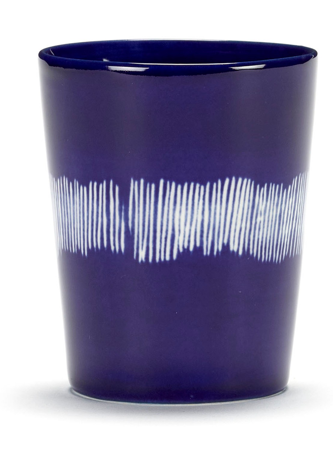 Serax FEAST Lapis Lazuli Swirl-Stripes theekop 33 cl - voorkant donkerblauw