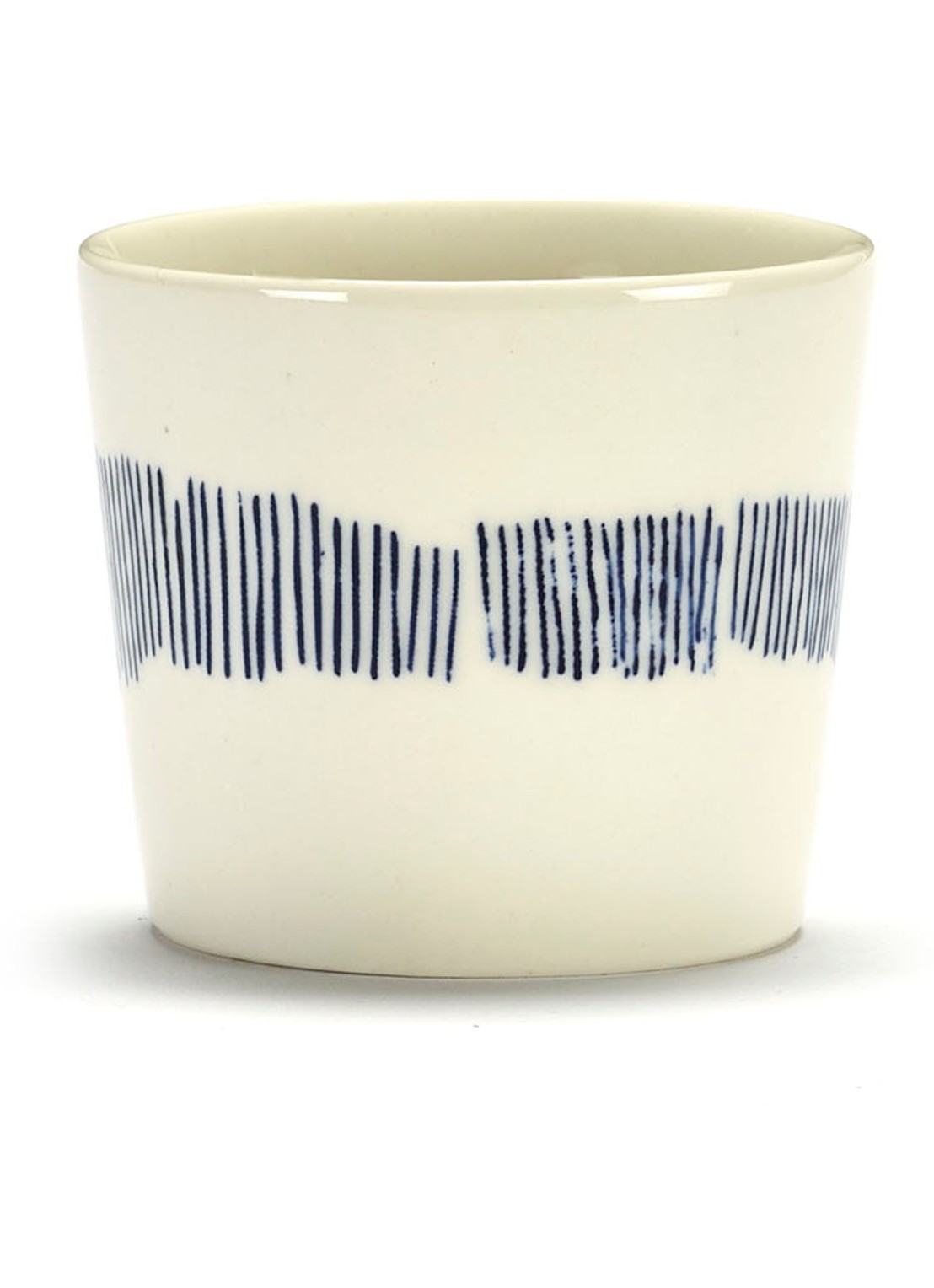 Serax FEAST Swirl-Stripes espressokopje 15 cl - voorkant gebroken wit
