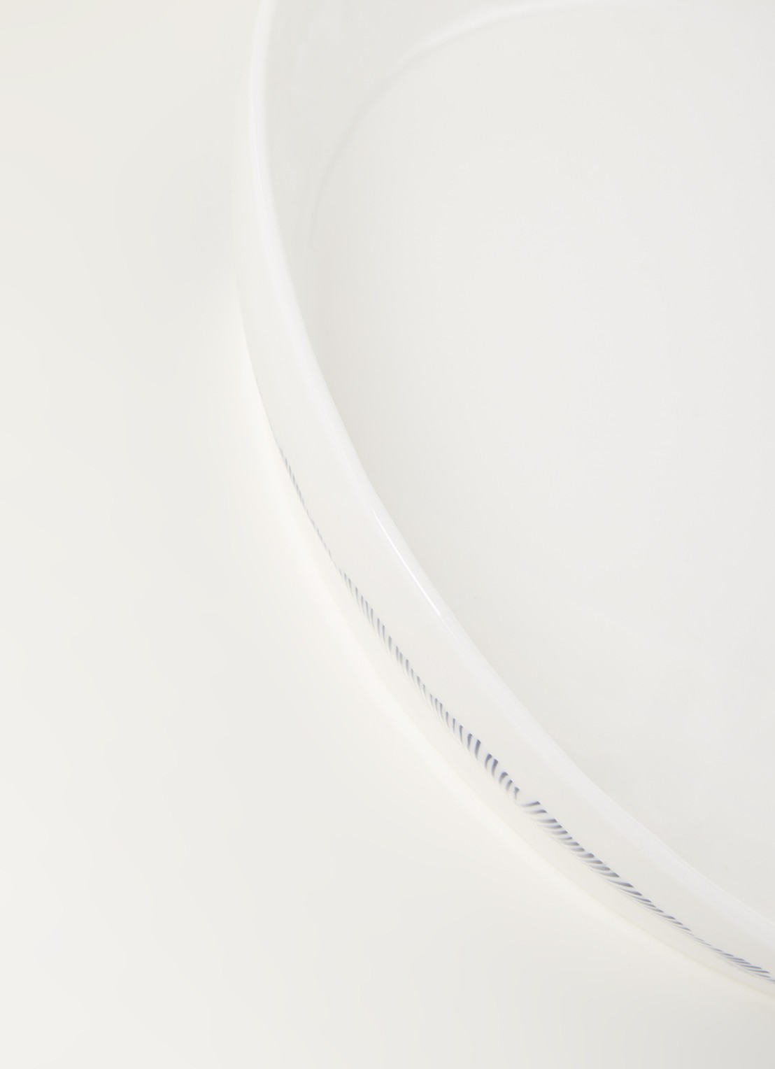 Serax FEAST Swirl-Stripes serveerschaal 30 cm  - detail 3 gebroken wit