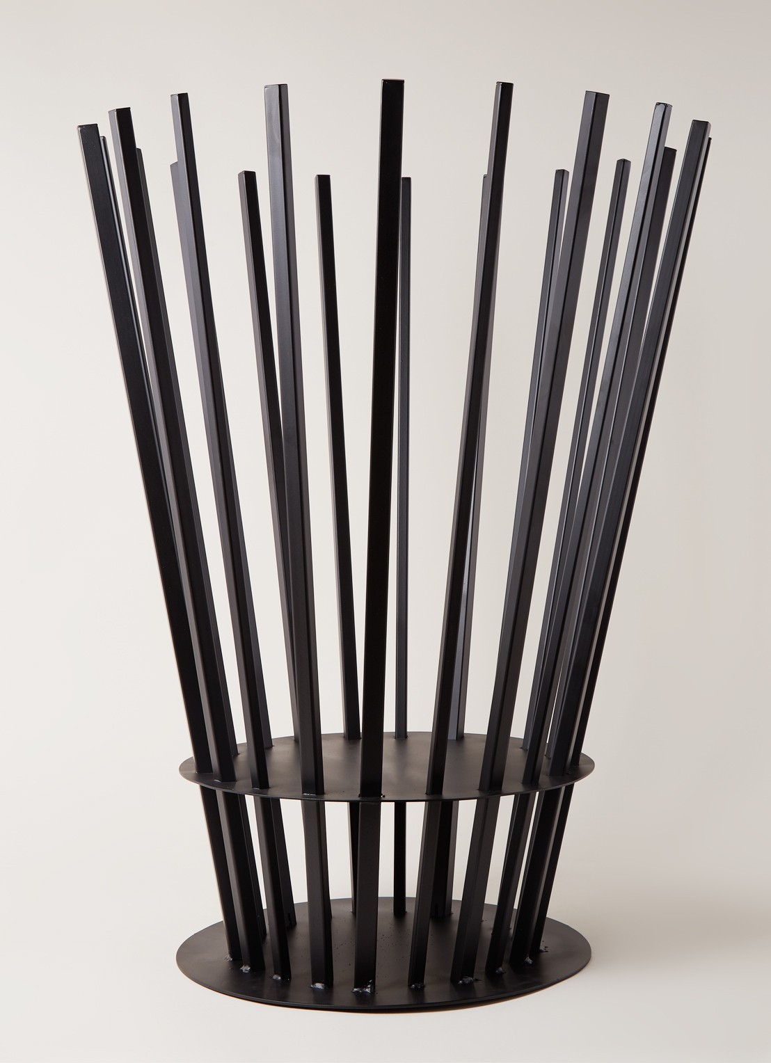 Serax Fisk vuurkorf 80 cm  - voorkant 2 zwart