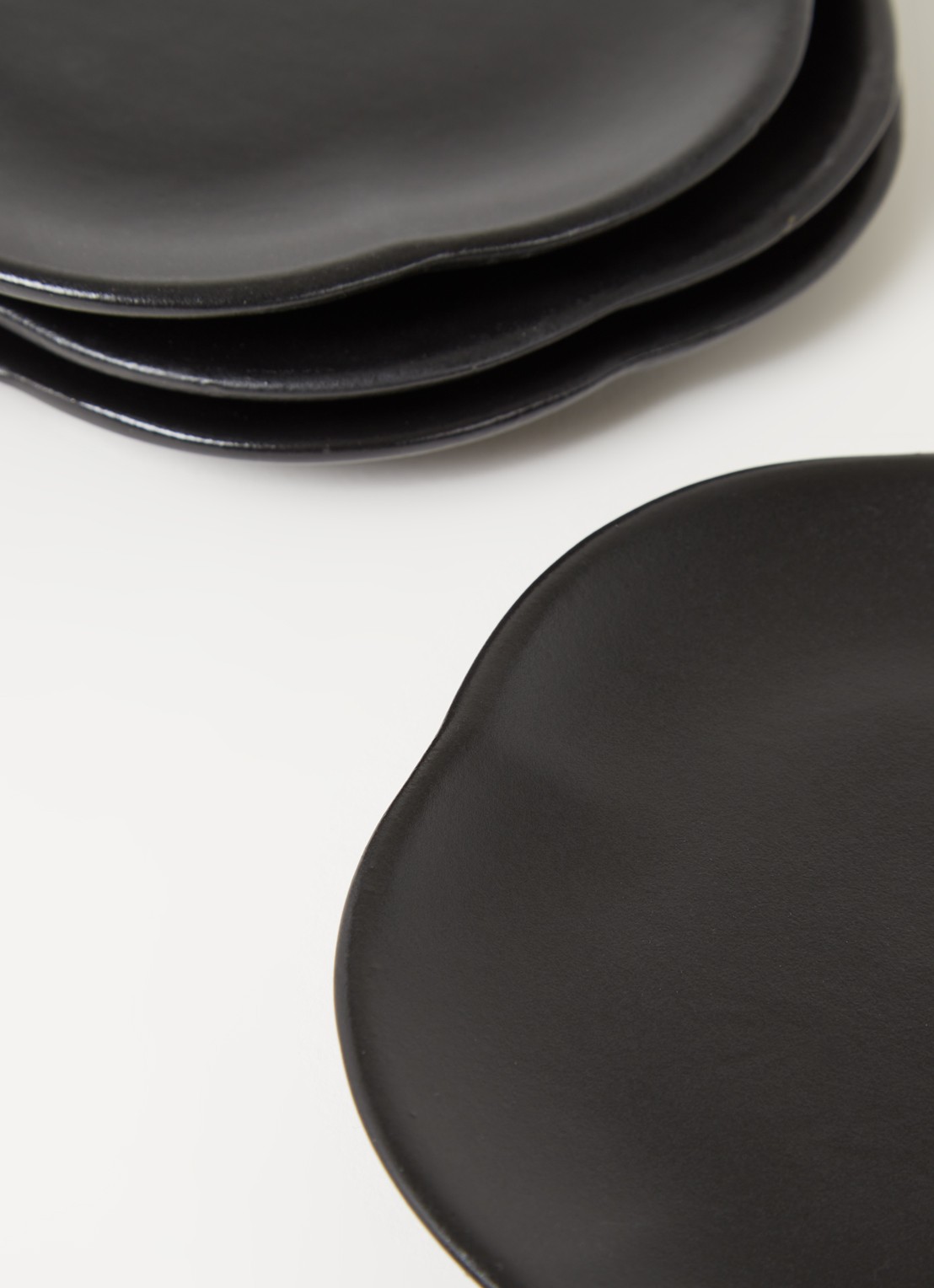 Serax Inku M gebaksbordje 14 cm set van 4 - detail zwart