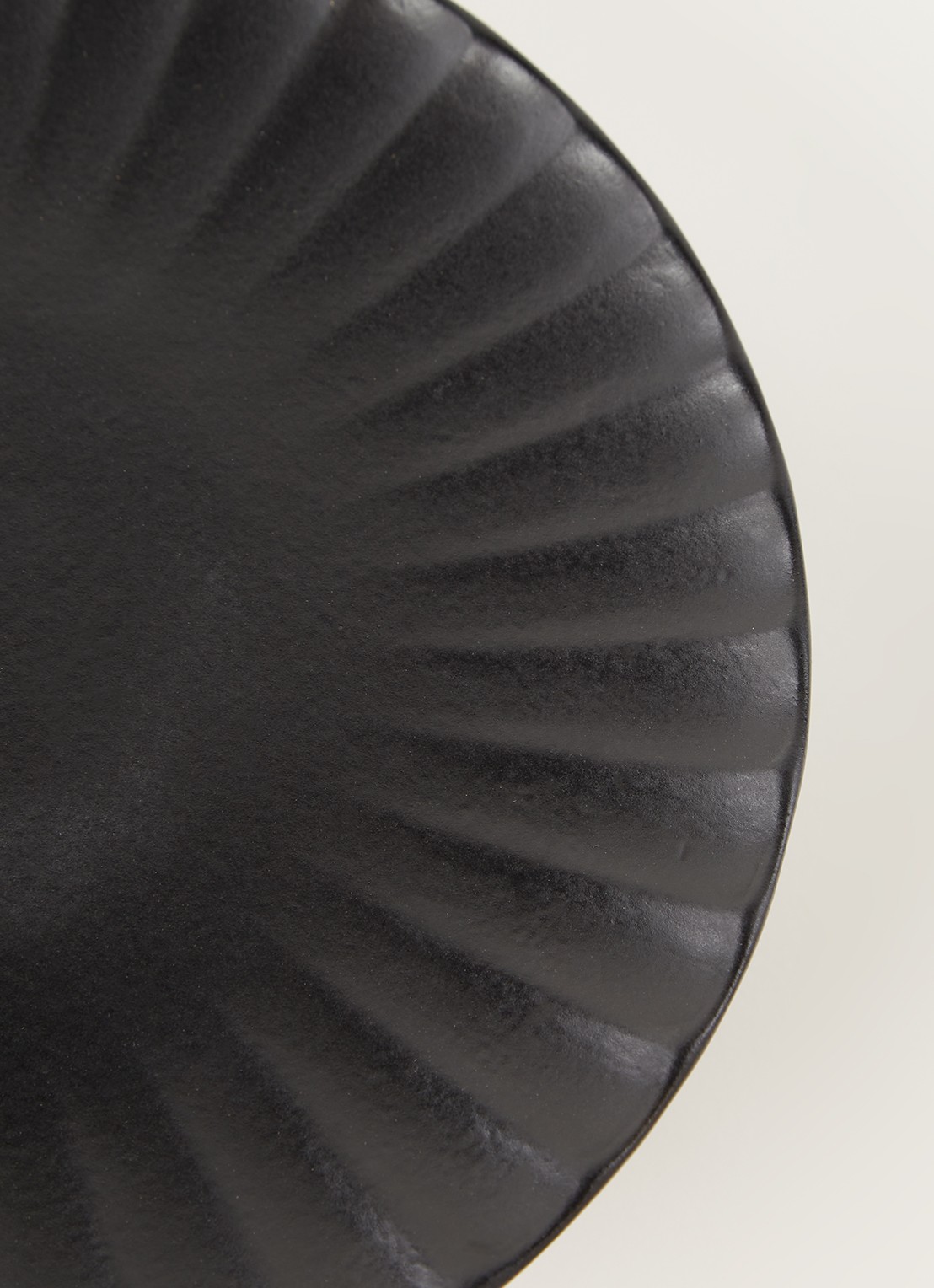 Serax Inku taartplateau 21,5 cm - detail 3 zwart