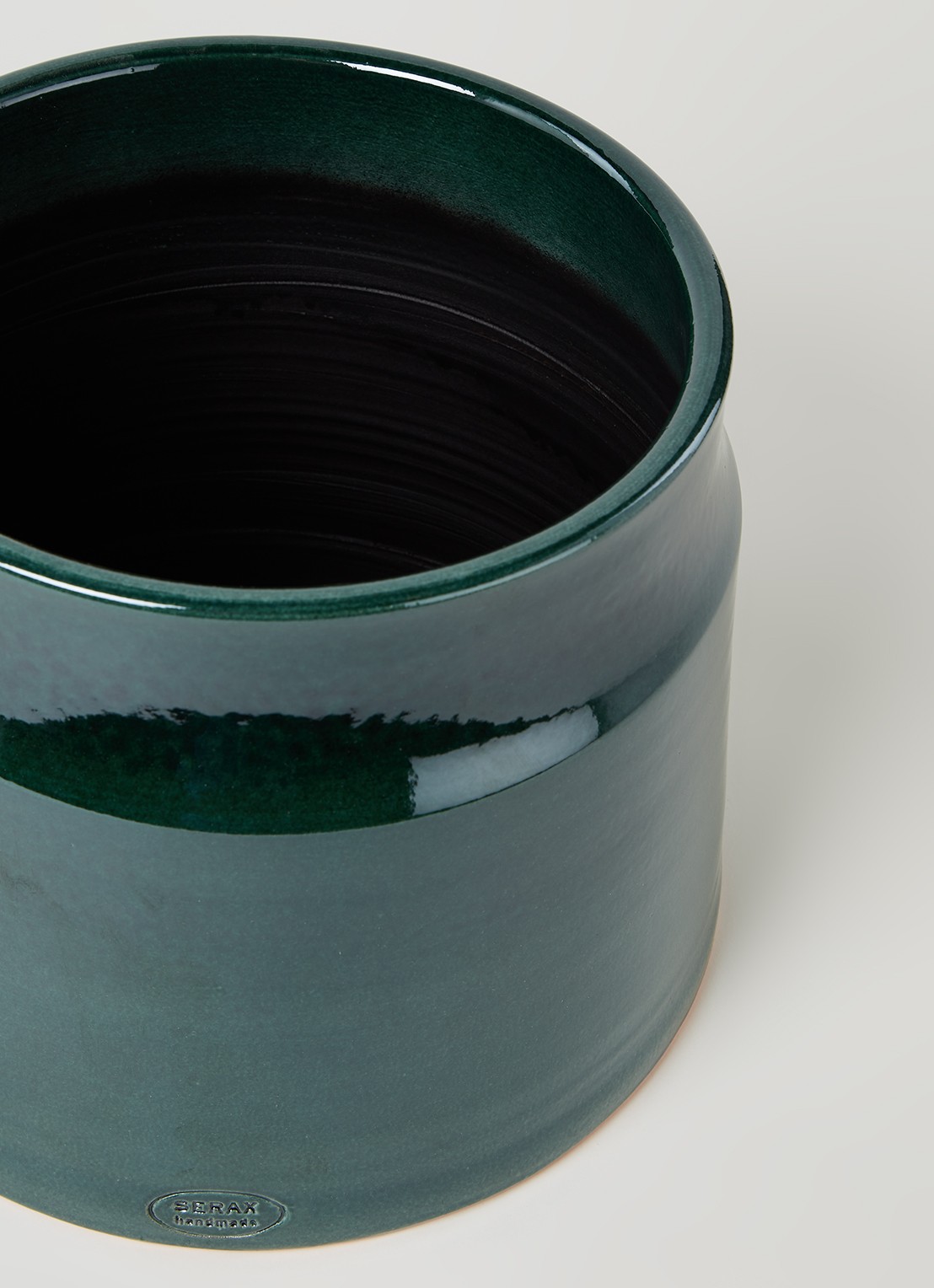 Serax Sierpot M van aardewerk voor binnen Ø24 cm  - detail groen