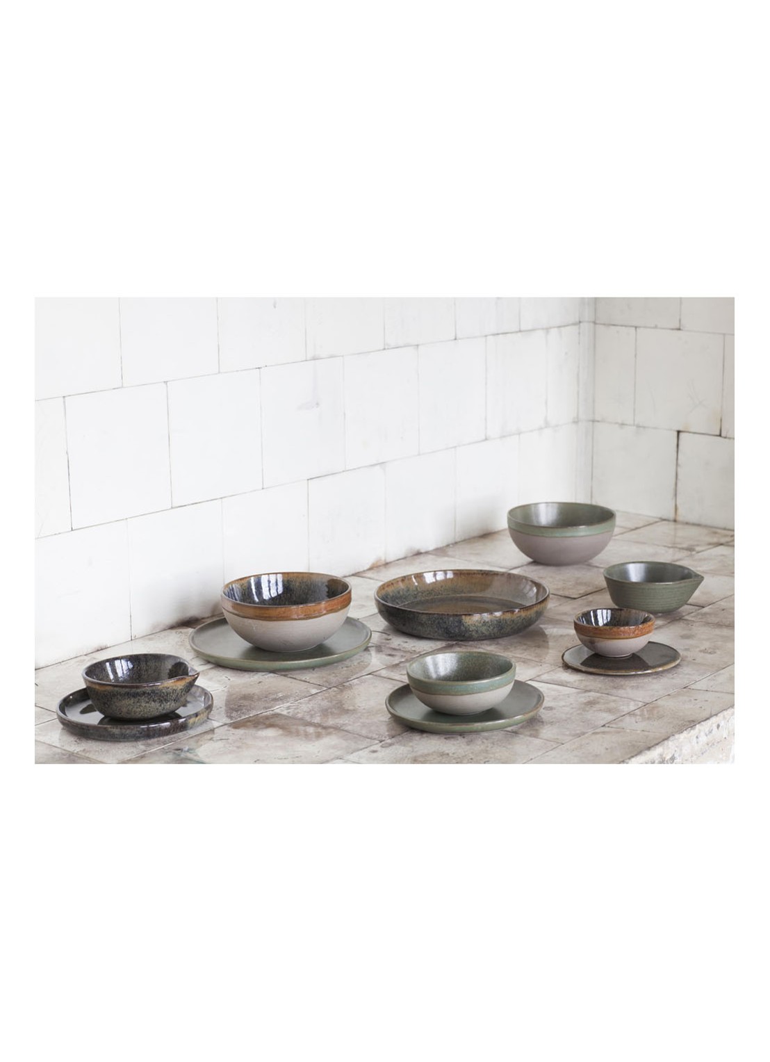 Serax Surface diep bord 21 cm - voorkant 2 olijfgroen