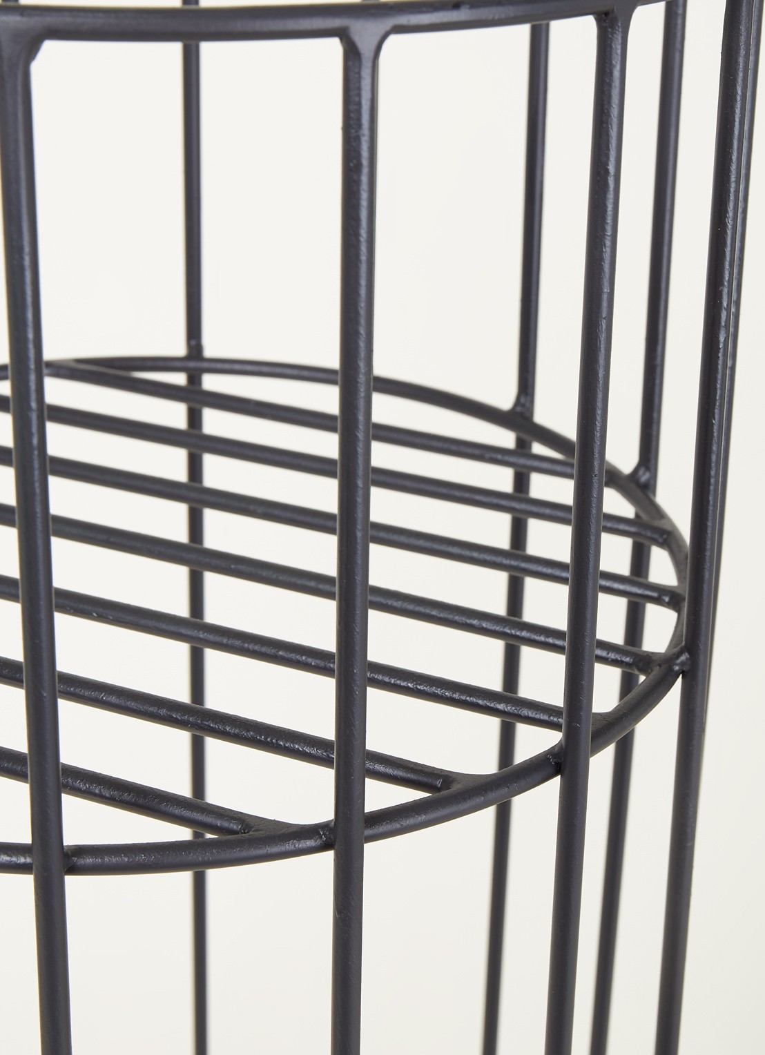Serax Vasaro plantenstandaard van ijzer voor binnen Ø30 cm  - detail 3 zwart