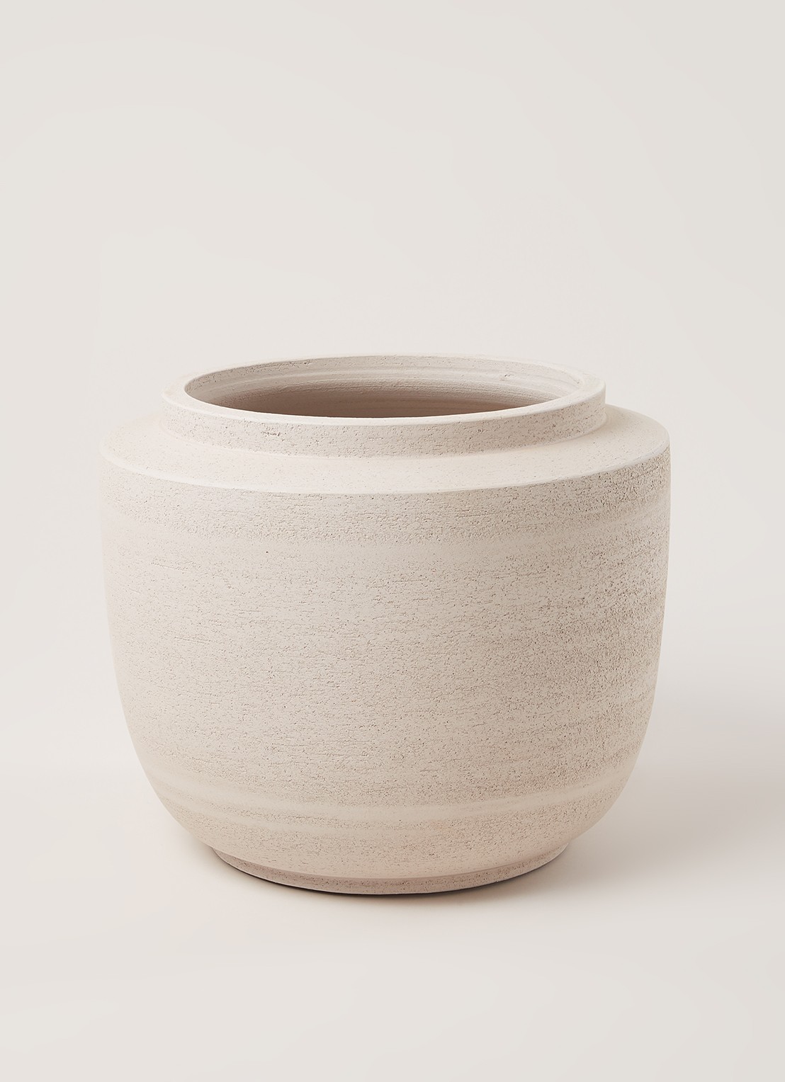 Serax Volumes bloempot van aardewerk voor binnen Ø 29 cm - voorkant 2 beige