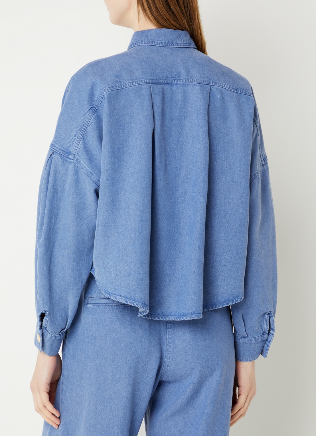 Sessùn Balanca cropped blouse van chambray met borstzakken - achterkant indigo