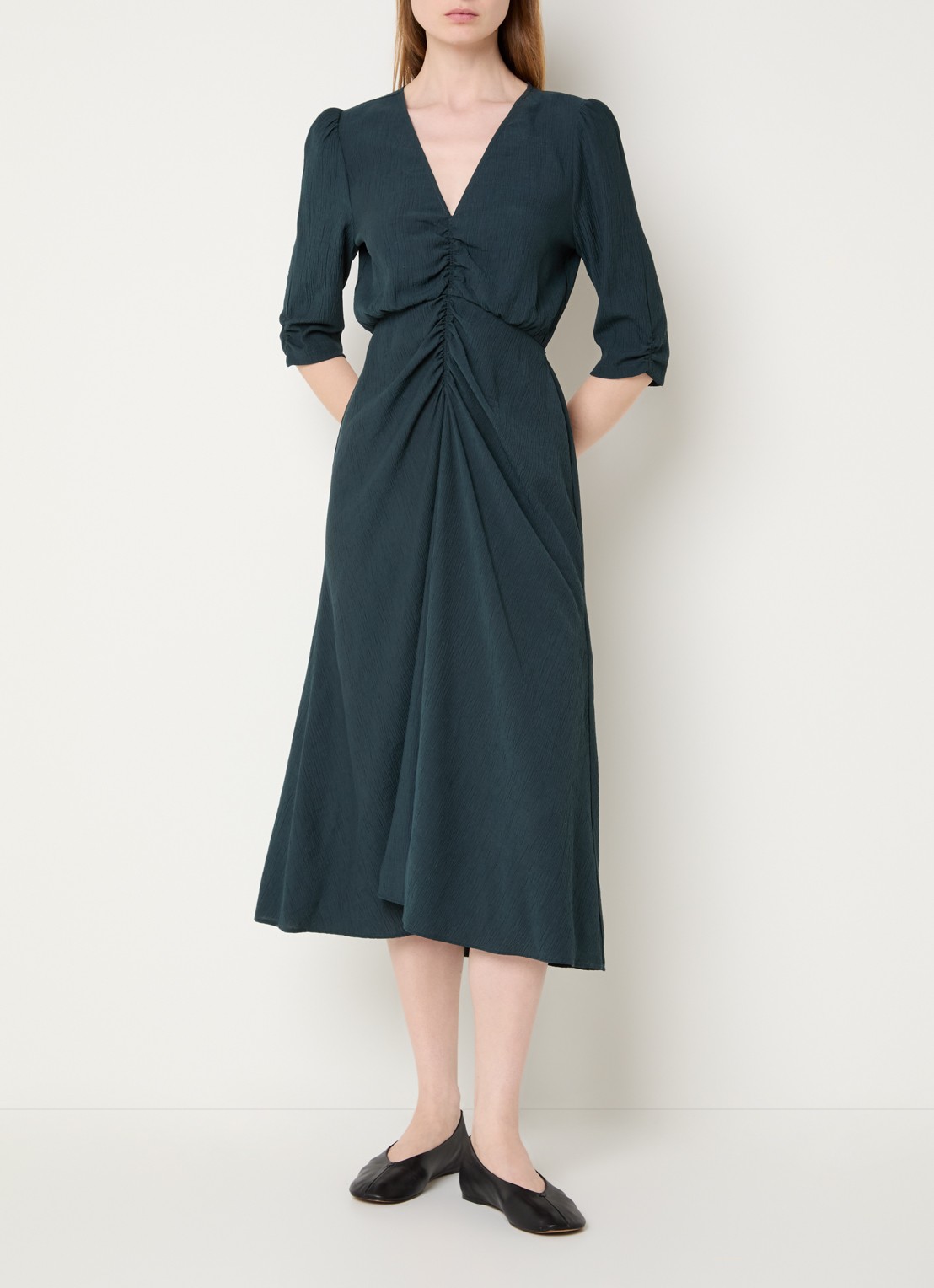 Sessùn Nylia midi jurk met V-hals - detail groen
