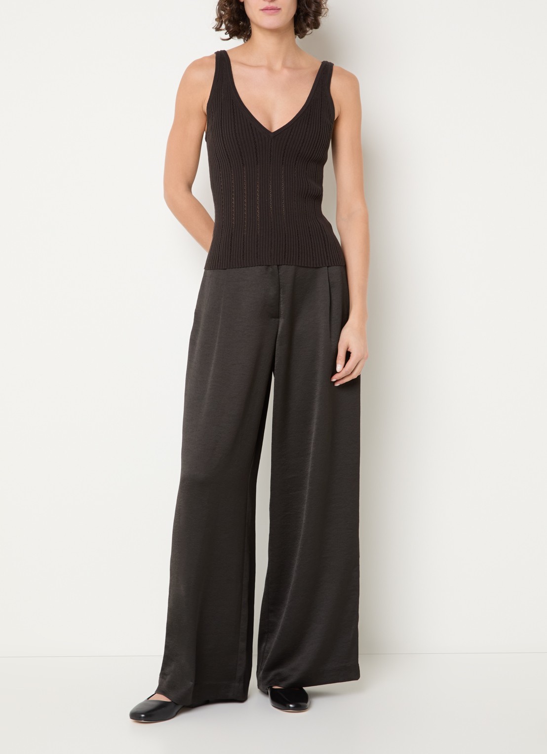 Sessùn Provenco high waist wide leg pantalon met glanzende finish  - voorkant 3 donkerbruin