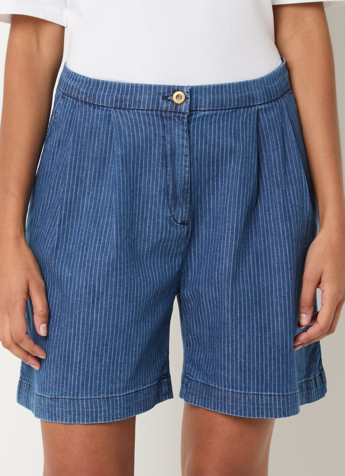 Sessùn Santa high waist wide fit korte broek van chambray met krijtstreep - detail 4 indigo