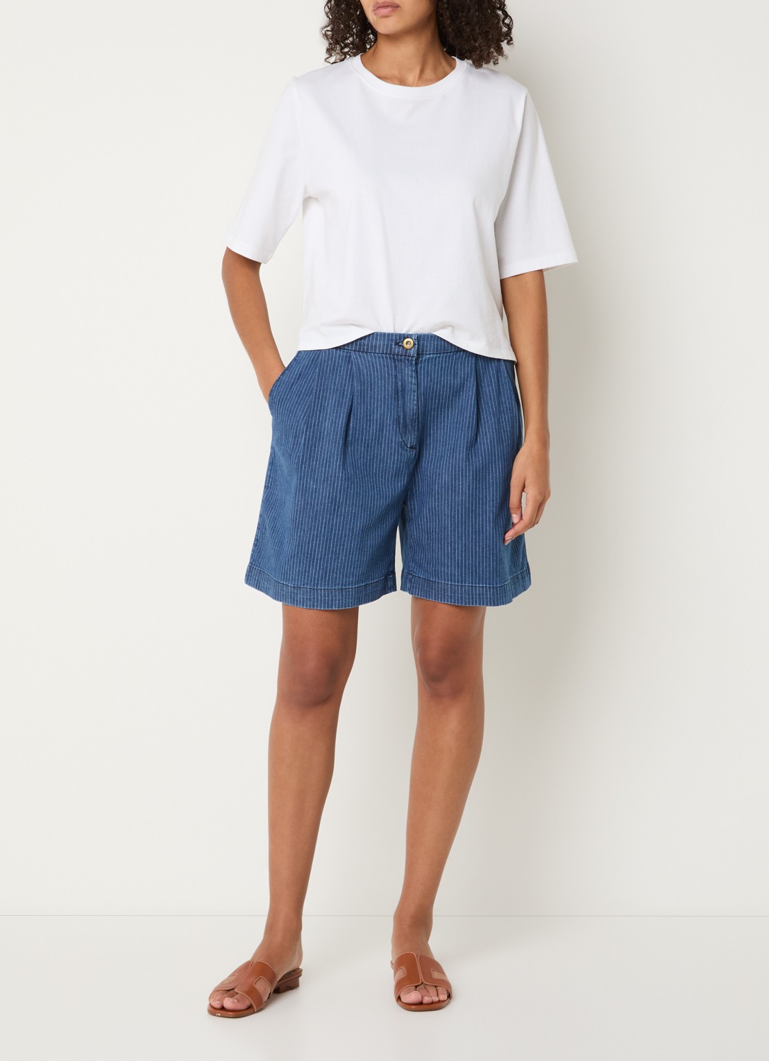 Sessùn Santa high waist wide fit korte broek van chambray met krijtstreep - voorkant 3 indigo