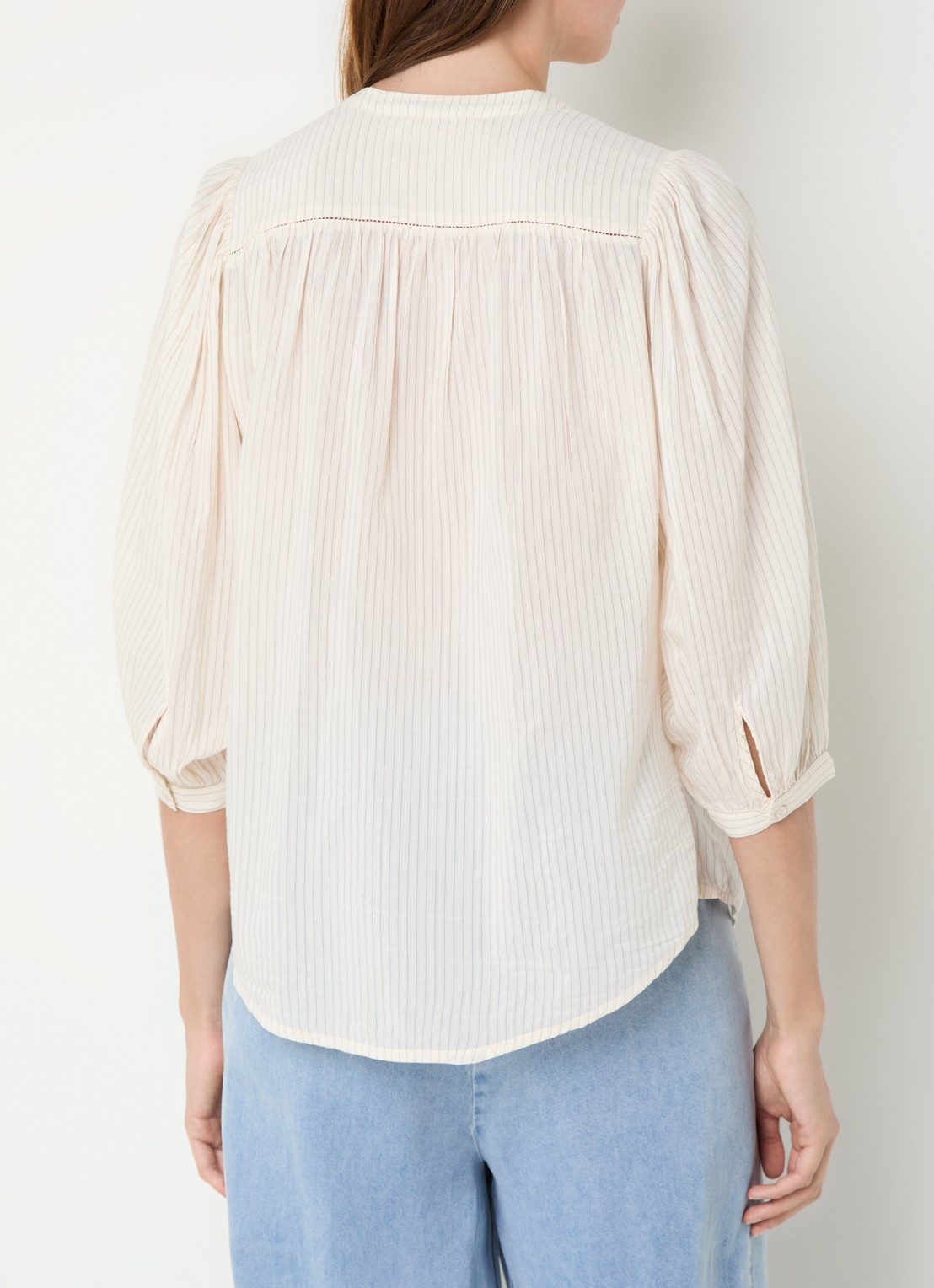 Sessùn Savi blouse met streepprint en pofmouw - achterkant 2 creme