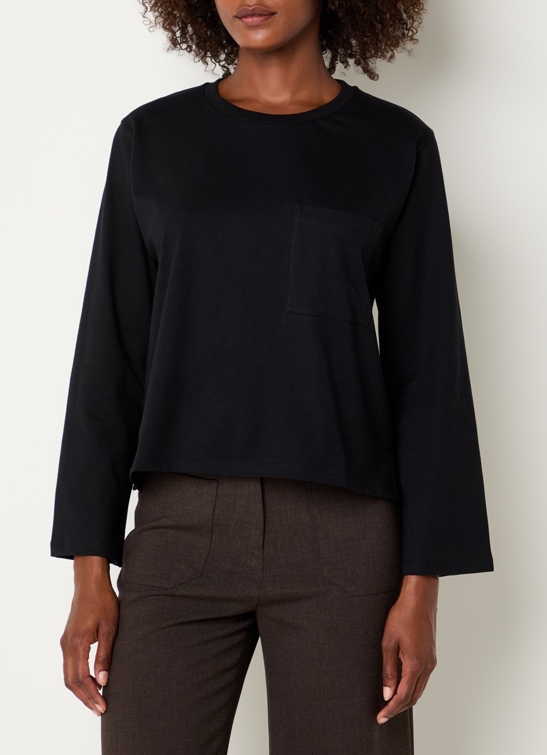 Sessùn Severiano long sleeve met borstzak - detail zwart