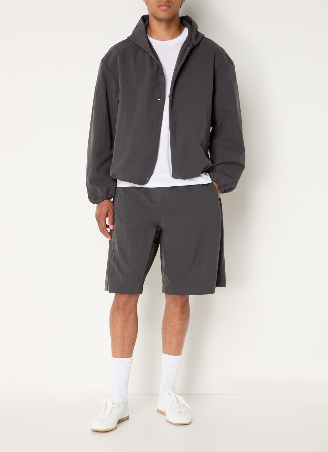 Seventh Orb wide fit korte broek met trekkoord - voorkant 4 antraciet