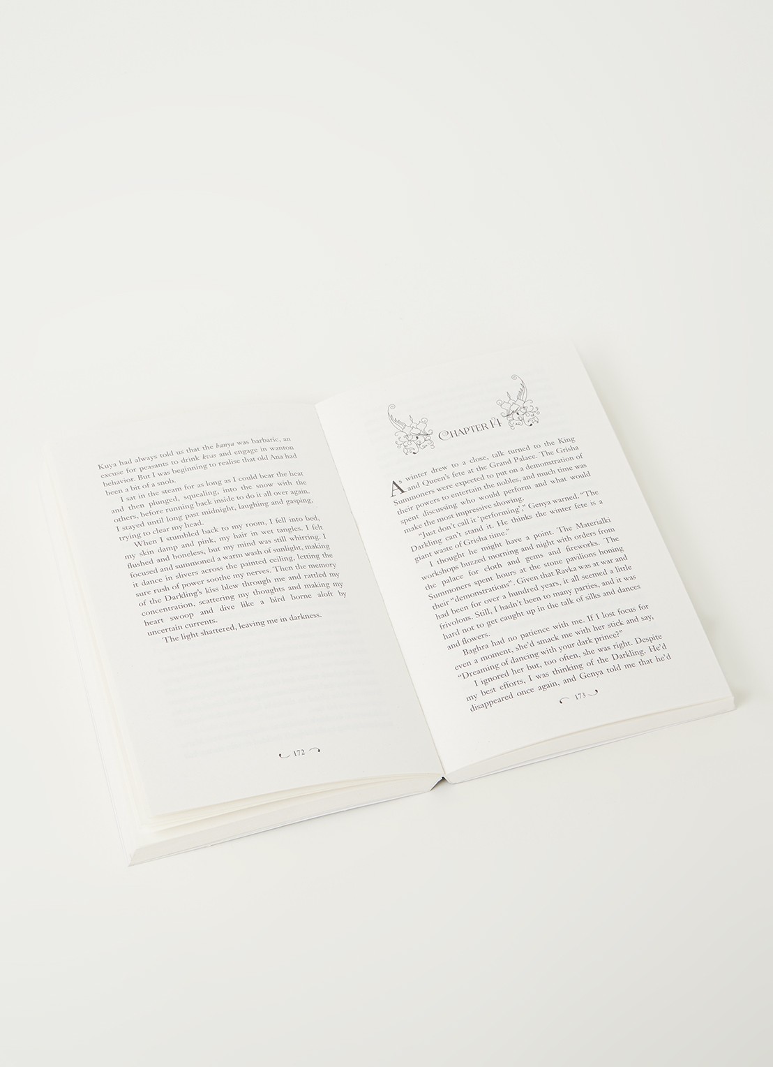 Shadow and bone (01): shadow and bone tv tie-in - detail 3 undefined