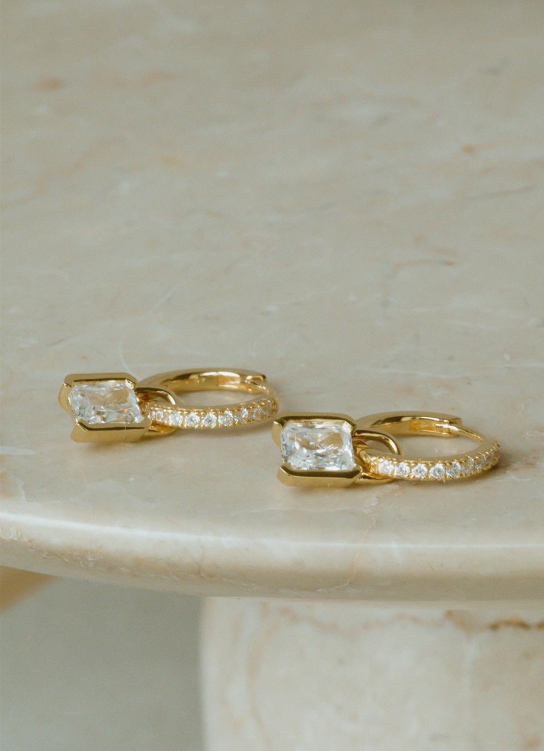 Sif Jakobs Roccanova ooringen verguld  - detail wit