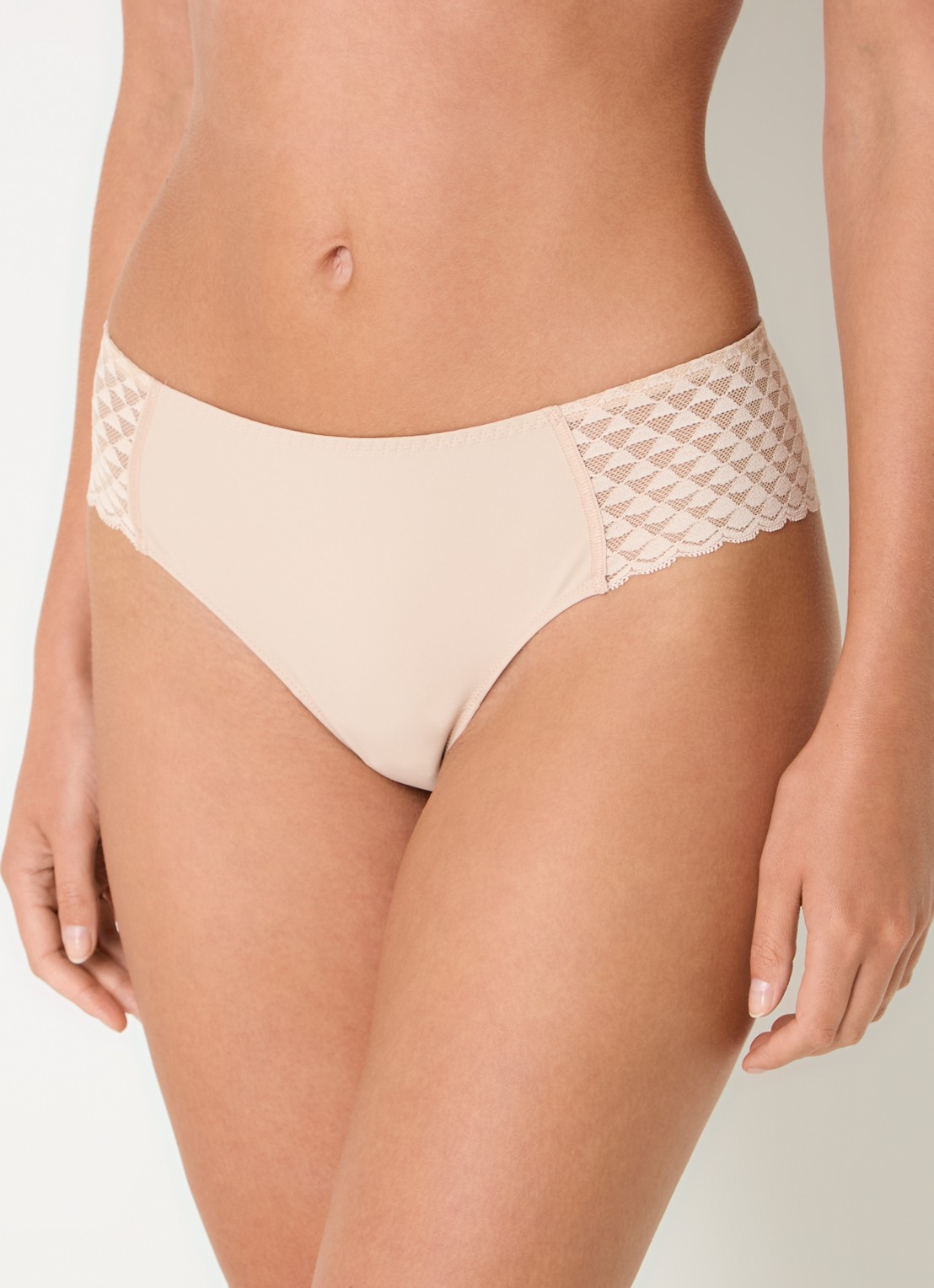 Simone Pérèle Shorty met borduring - detail beige
