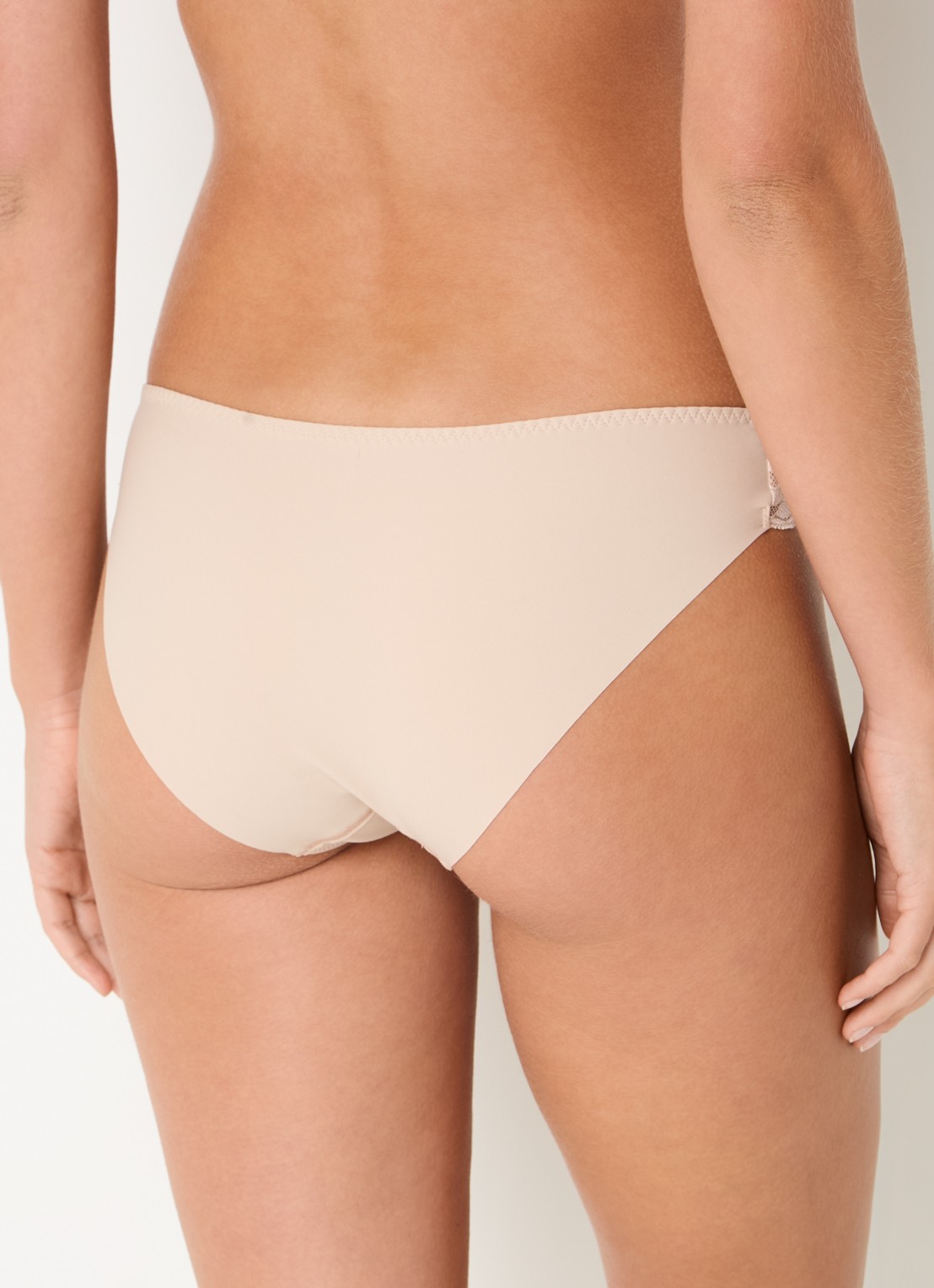 Simone Pérèle Slip met opengewerkt dessin - achterkant beige