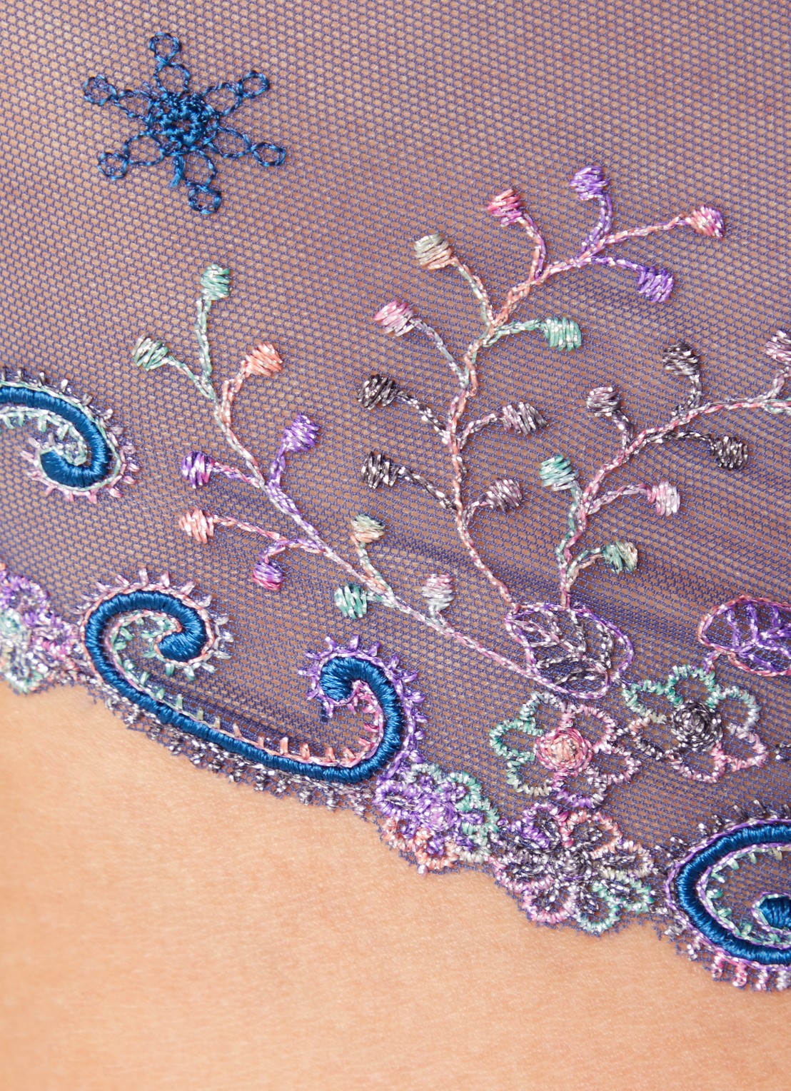 Simone Pérèle Tanga met borduring - detail 5 royalblauw
