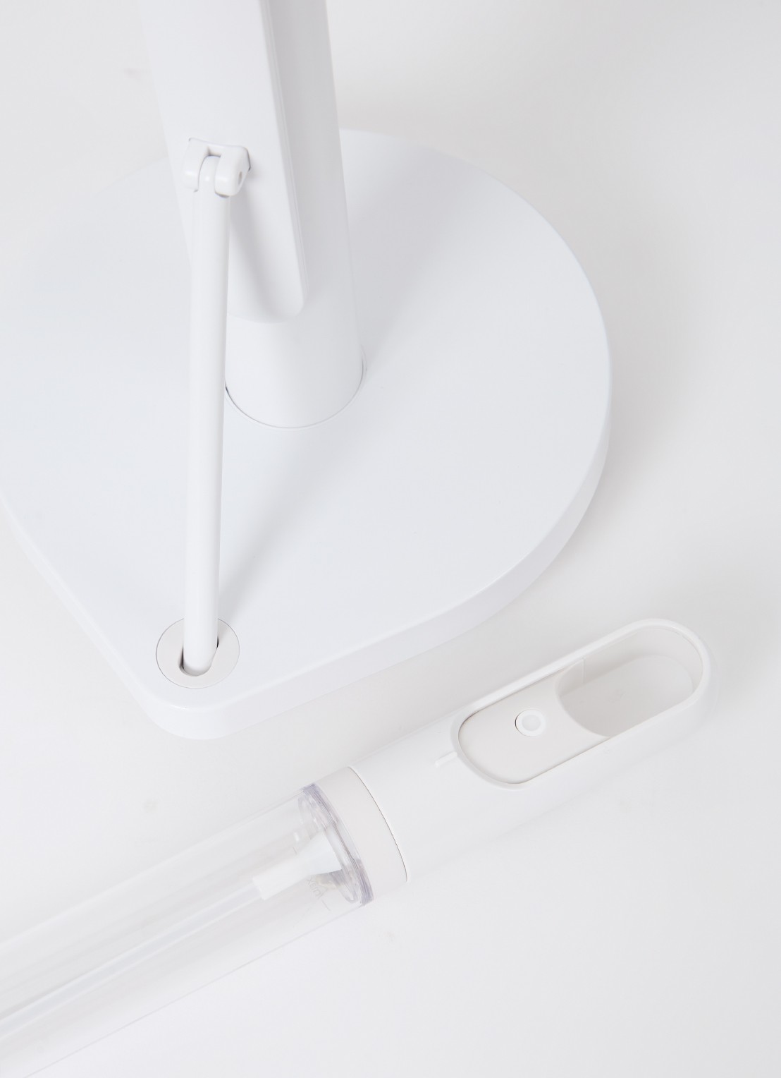 Simplehuman Keukenrolhouder met pomp 38 cm - detail wit