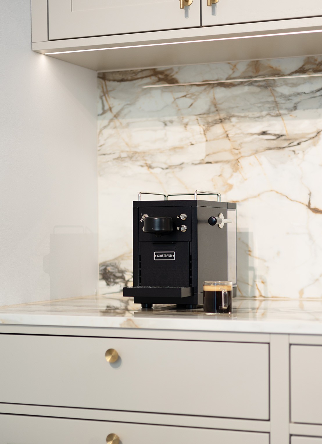Sjöstrand The Original espressomachine M1-BL-EU-A - detail 4 zwart