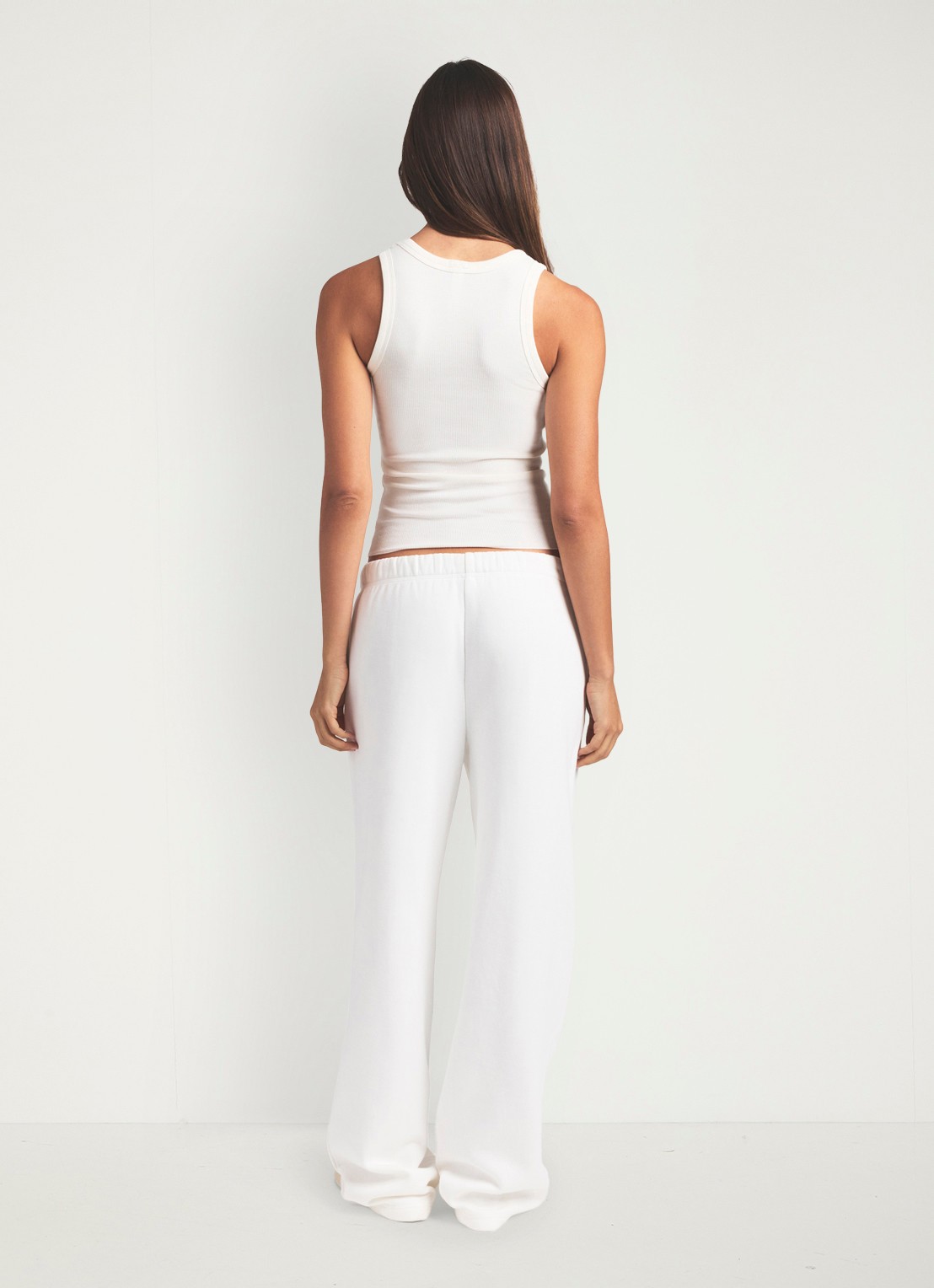 SKIMS Cotton Fleece mid waist straight fit joggingbroek met steekzakken - achterkant marble