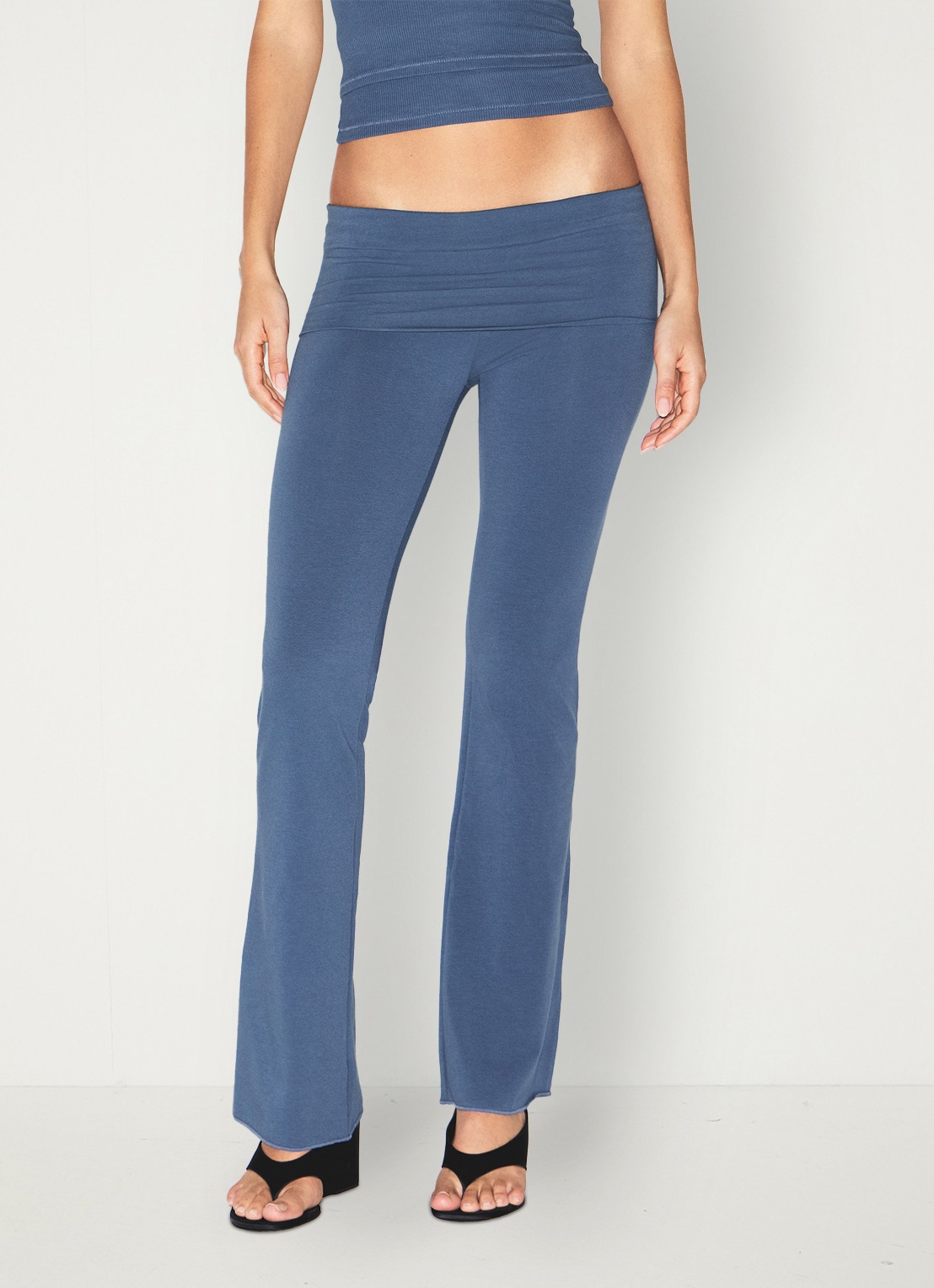 SKIMS Cotton Jersey Foldover mid waist flared fit loungebroek  - detail 4 blauw