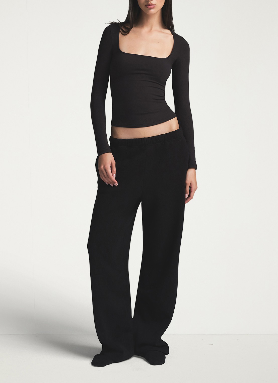 SKIMS Cotton Jersey longsleeve met rechthoekige hals - voorkant 2 zwart