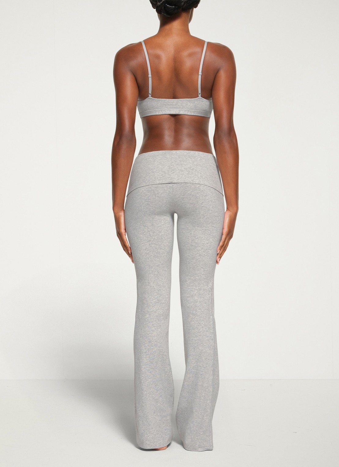 SKIMS Cotton Jersey mid waist straight fit loungebroek  - achterkant grijsmele