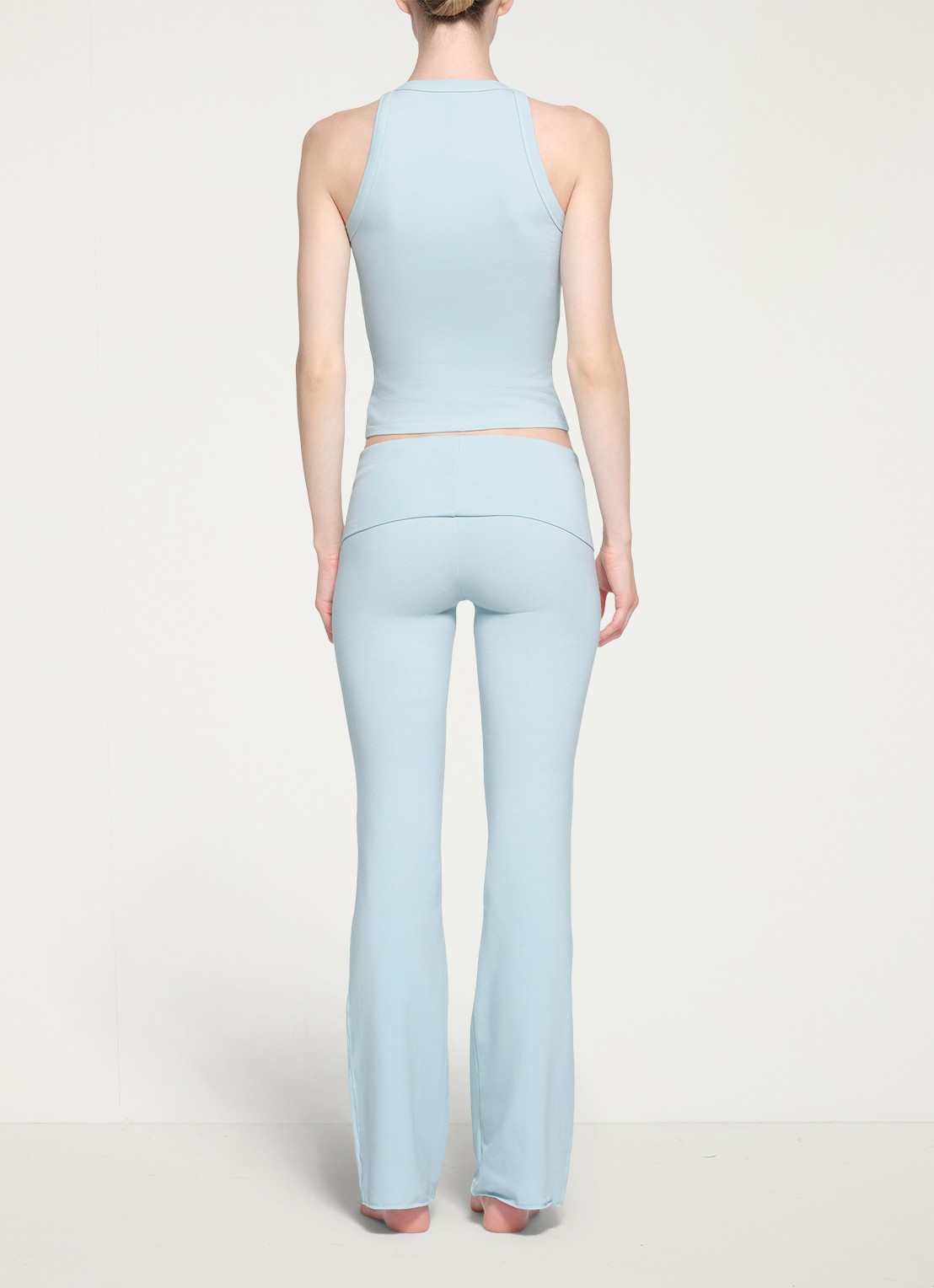 SKIMS Cotton Jersey mid waist straight fit loungebroek  - achterkant 3 lichtblauw